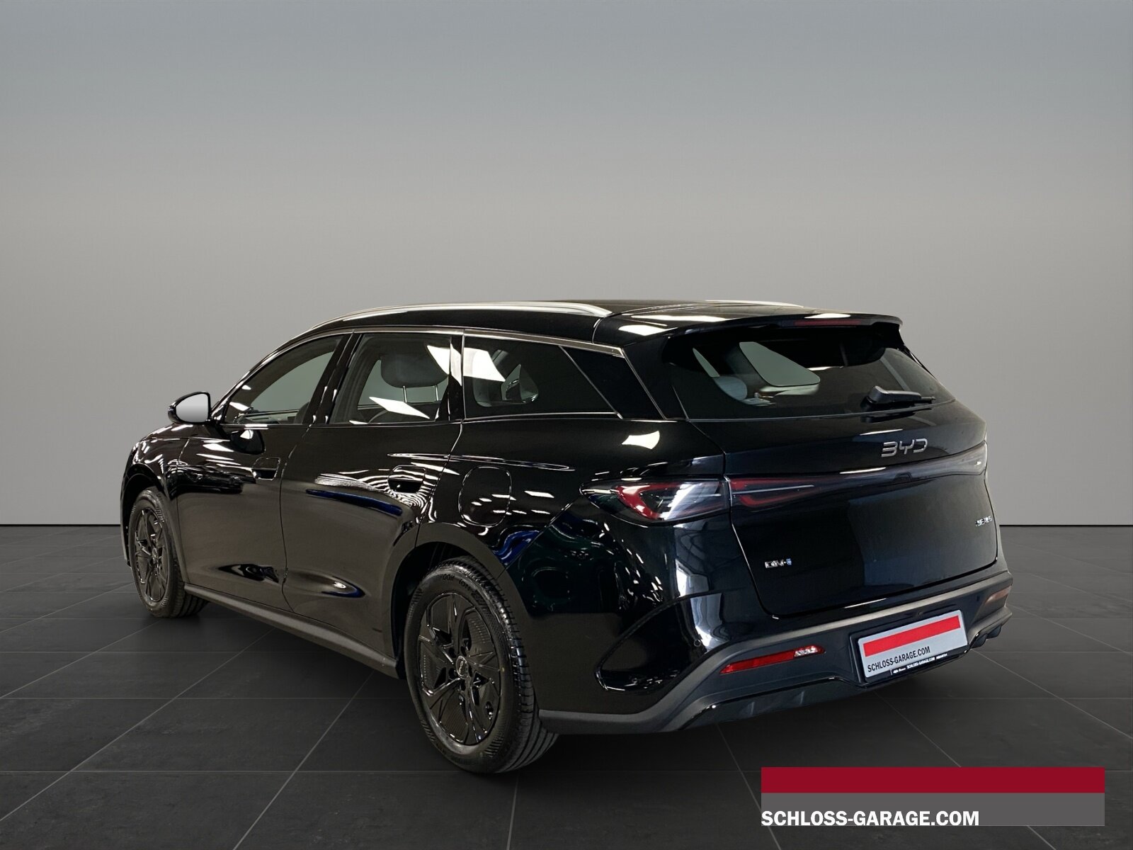 BYD Seal 6 DM-i Touring Comfort, Plug-in-Hybrid Petrol/Electric, Second hand / Used, Automatic - 4
