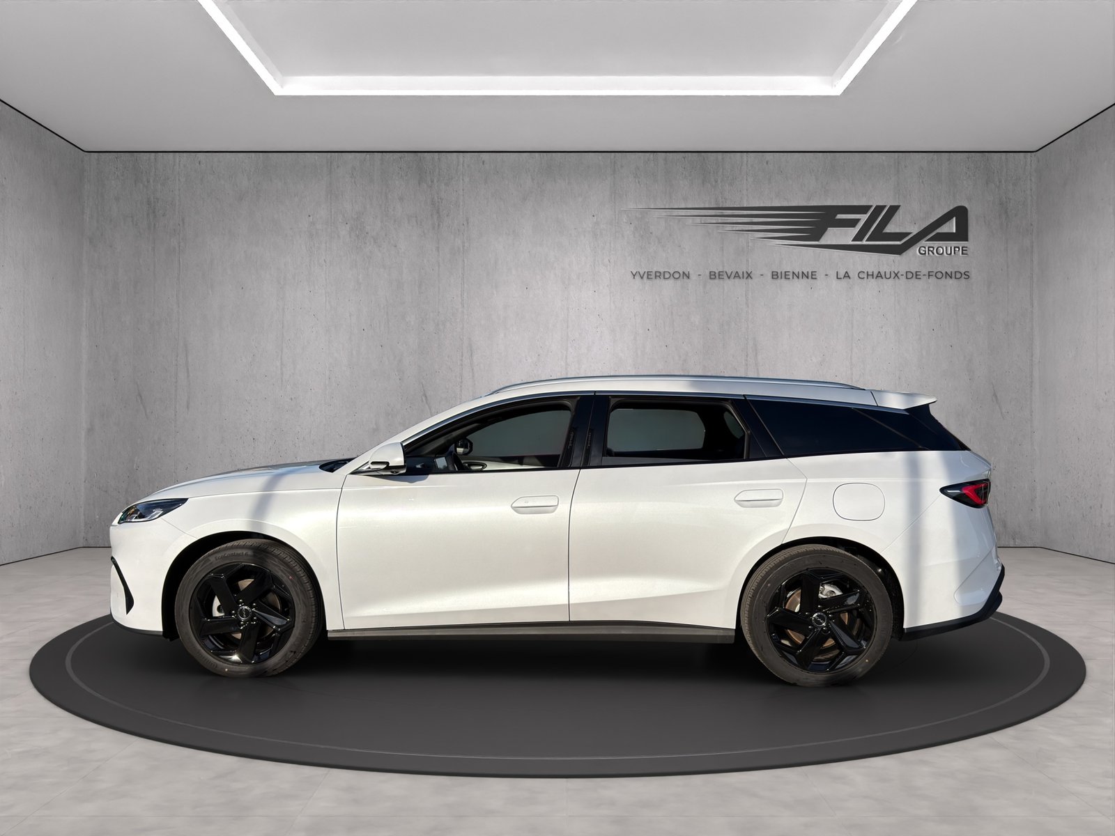 BYD Seal 6 DM-i Comfort Lite, Plug-in-Hybrid Petrol/Electric, Ex-demonstrator, Automatic - 4