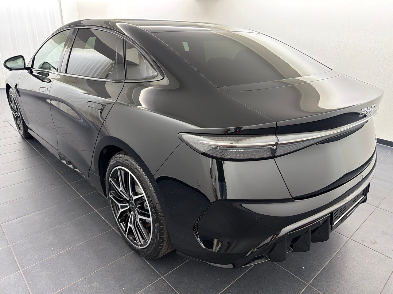 BYD Seal 82,5 kWh Excellence, Elektro, Neuwagen, Automatik - 2