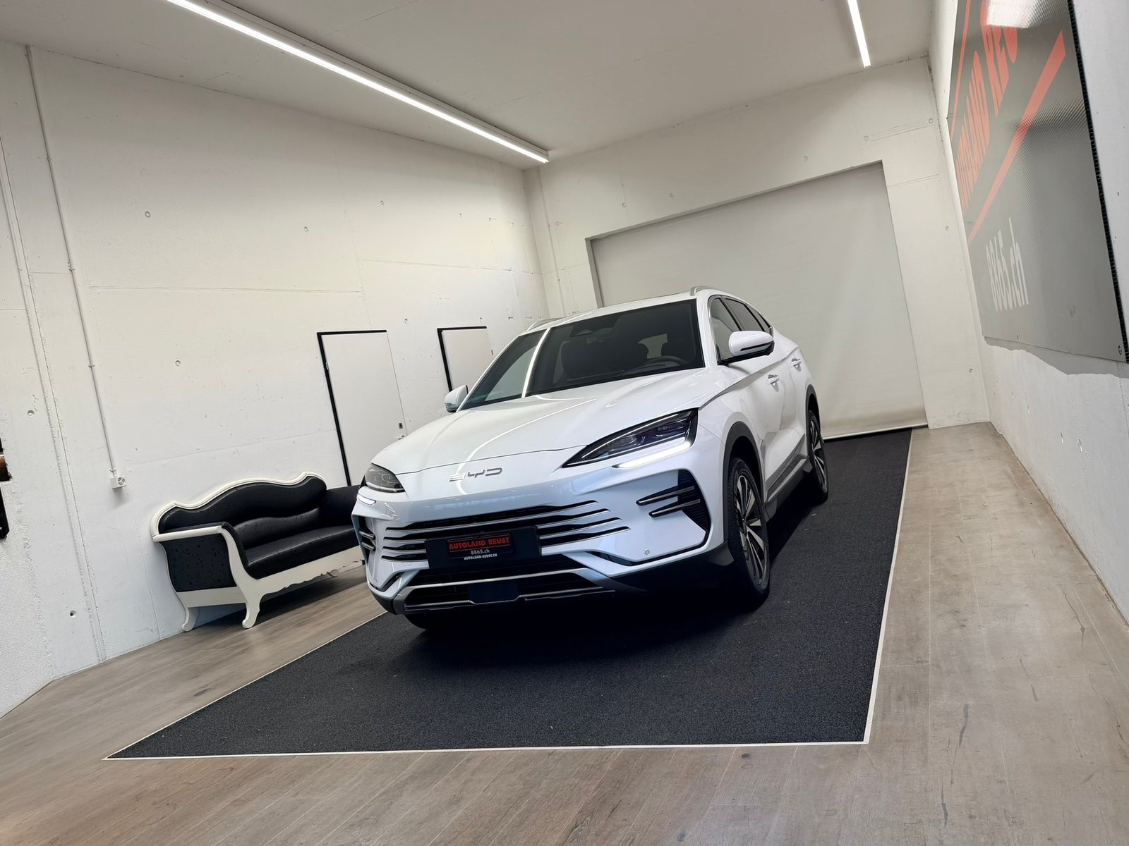 BYD Seal U DM-i Design AWD, Plug-in-Hybrid Benzin/Elektro, Neuwagen, Automatik - 3