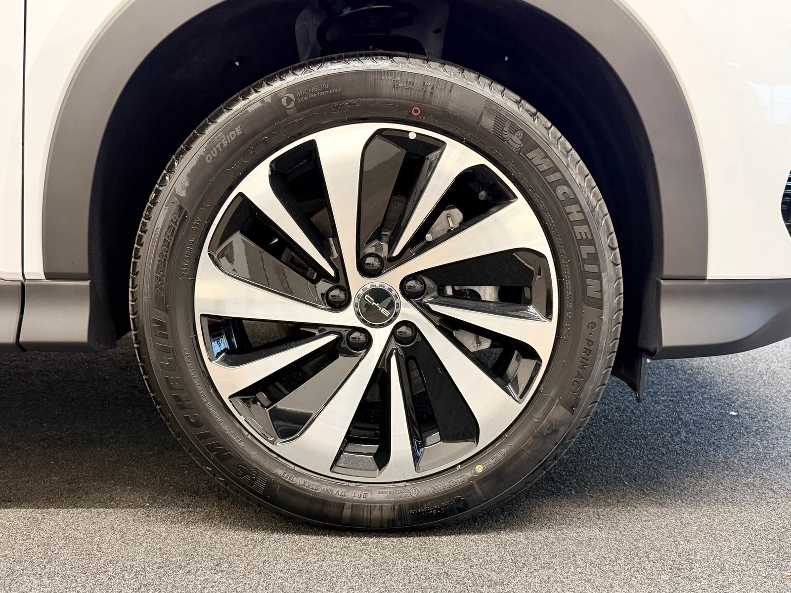 BYD Seal U DM-i Design AWD, Plug-in-Hybrid Benzin/Elektro, Neuwagen, Automatik - 6
