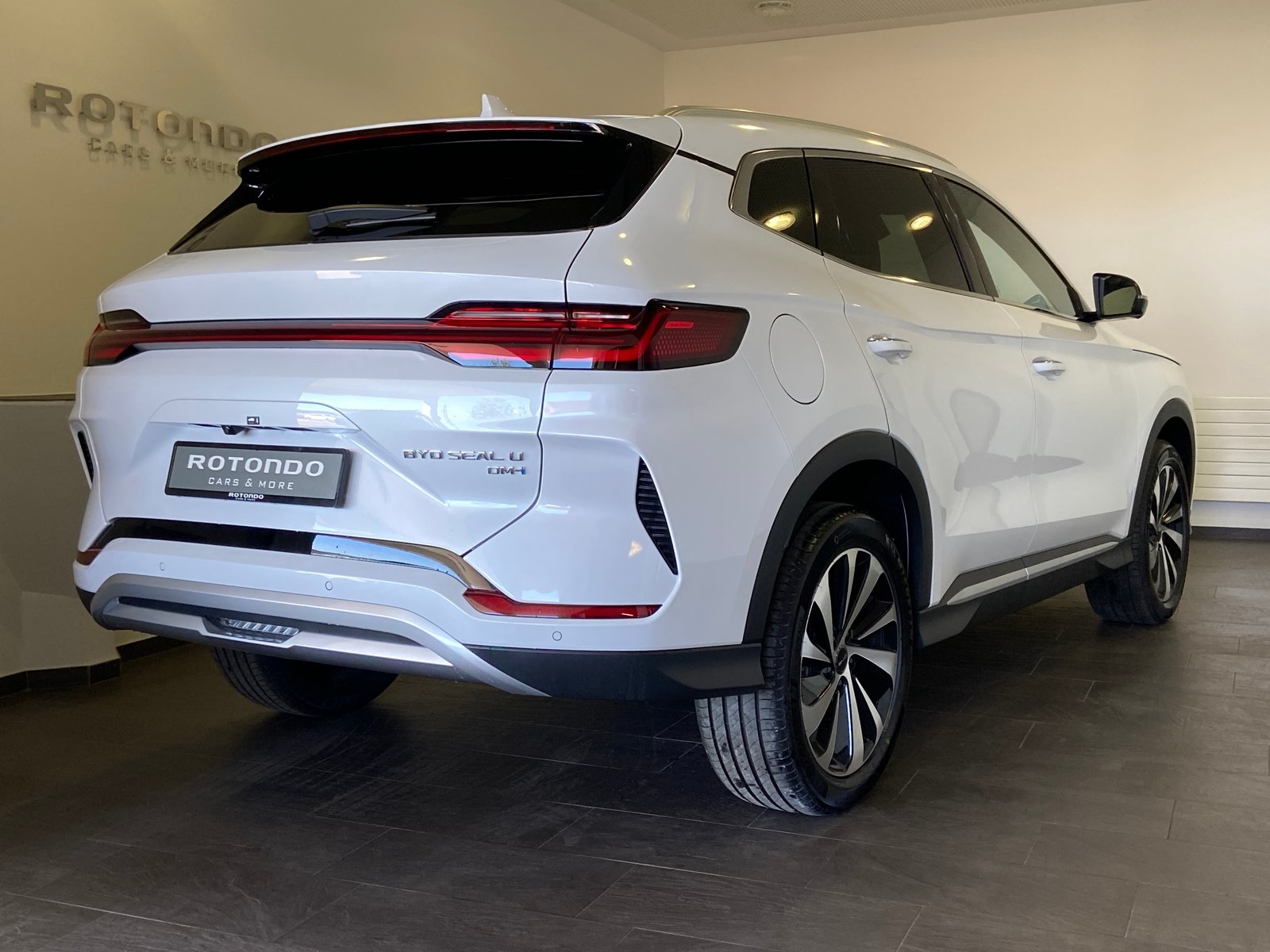 BYD Seal U DM-i Design AWD, Plug-in-Hybrid Benzina/Elettrica, Auto nuove, Automatico - 2