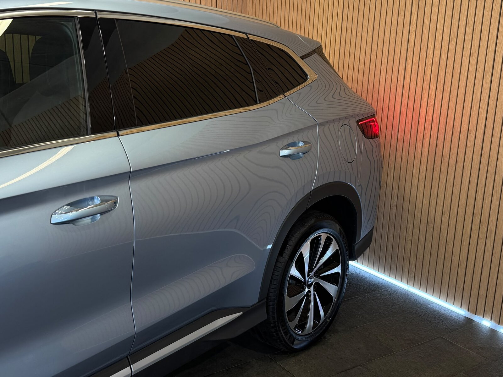 BYD Seal U DM-i Design AWD *Tian Qing*, Plug-in-Hybrid Petrol/Electric, New car, Automatic - 4