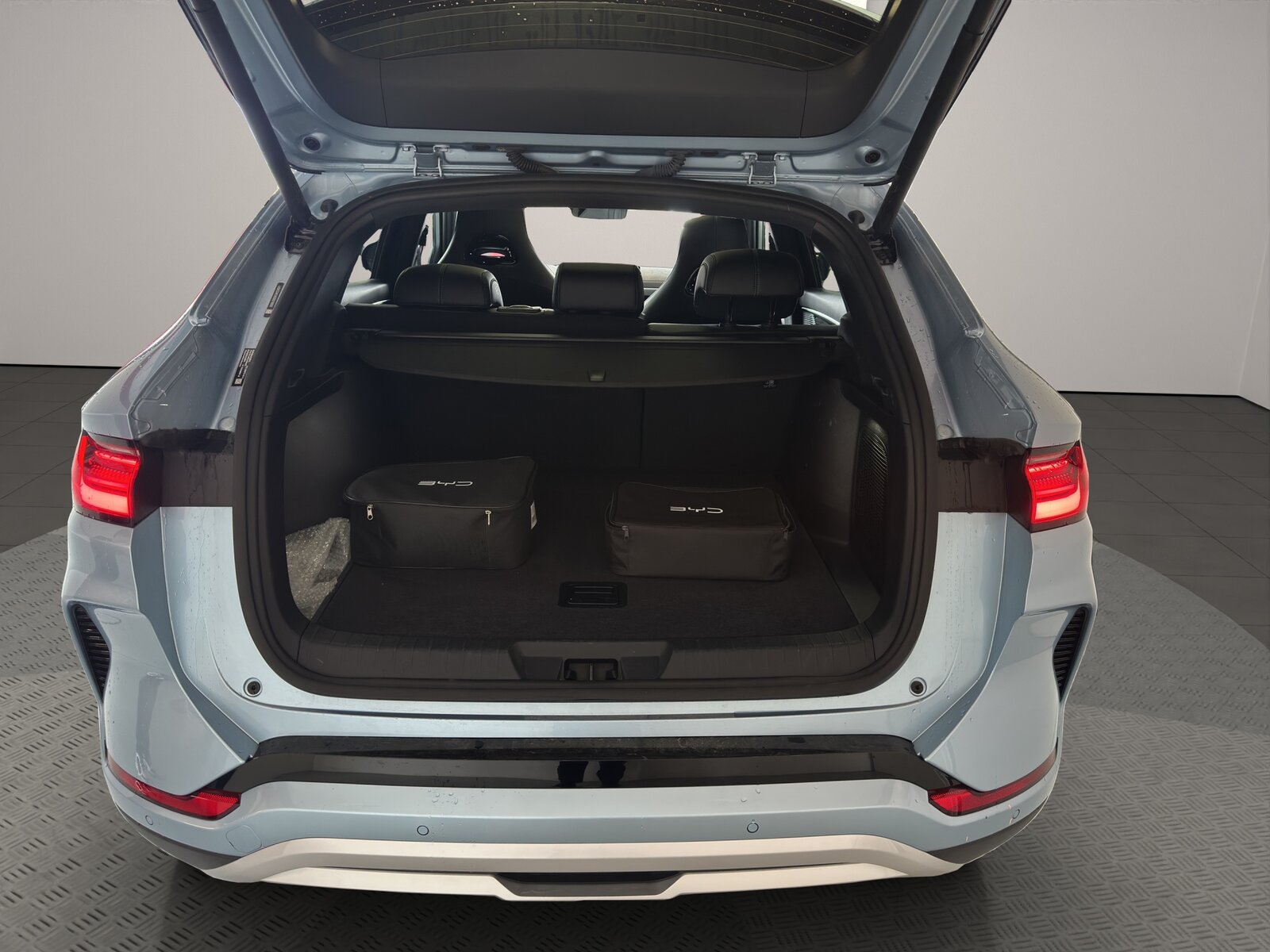 BYD Seal U DM-i Design AWD, Plug-in-Hybrid Benzin/Elektro, Occasion / Gebraucht, Automatik - 6