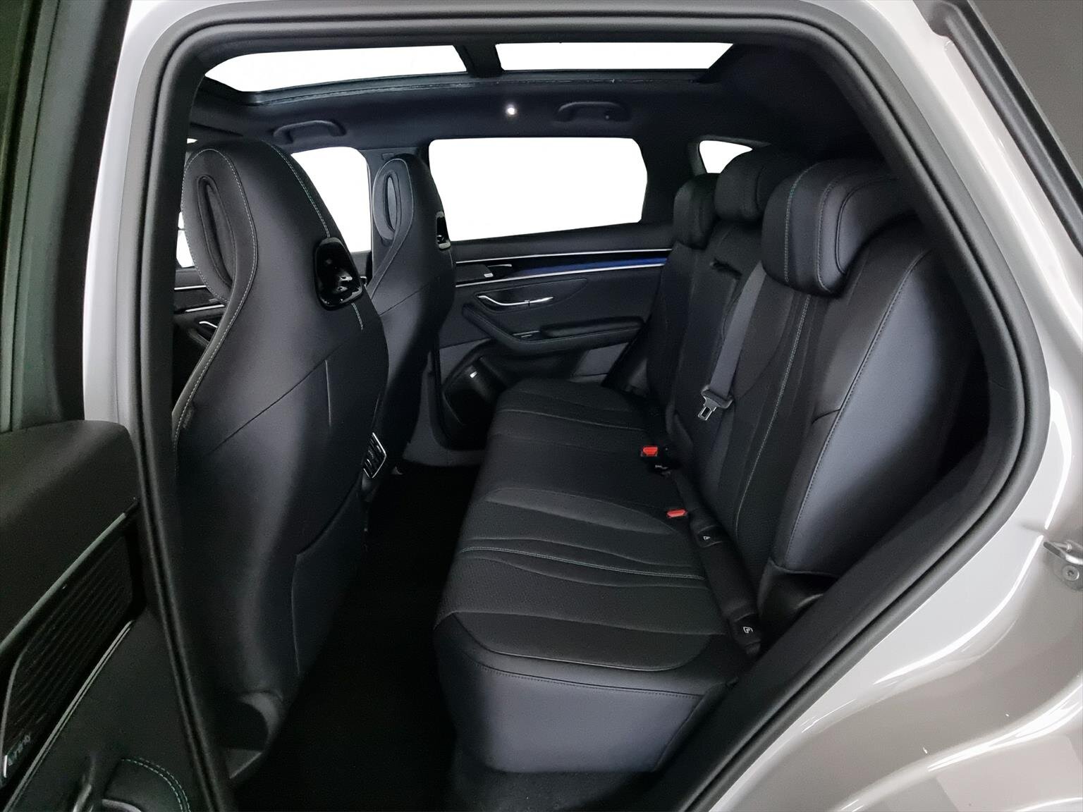BYD Seal U DM-i Design AWD, Plug-in-Hybrid Benzina/Elettrica, Auto a km zero, Automatico - 7