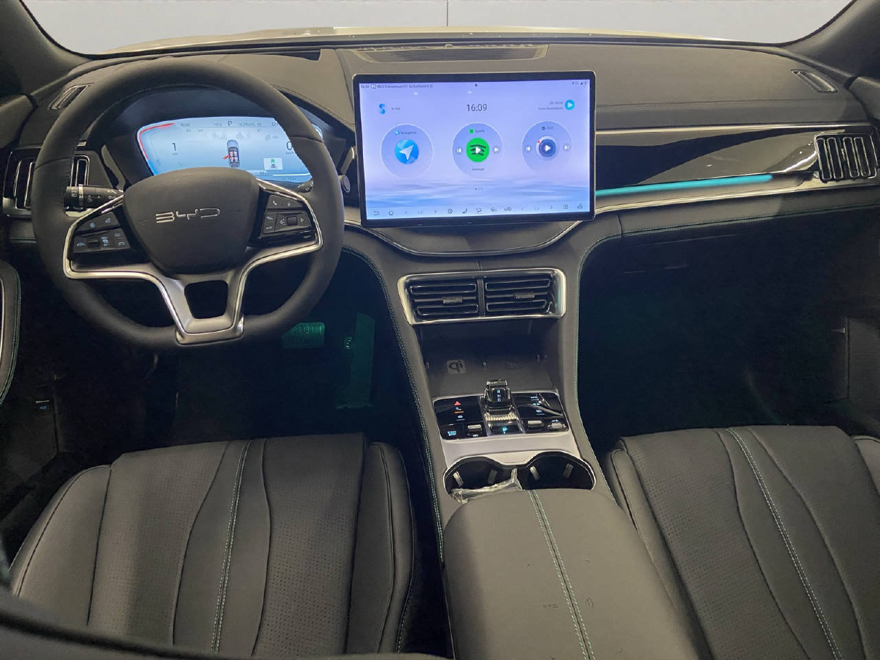 BYD Seal U DM-i Design AWD, Plug-in-Hybrid Petrol/Electric, New car, Automatic - 6