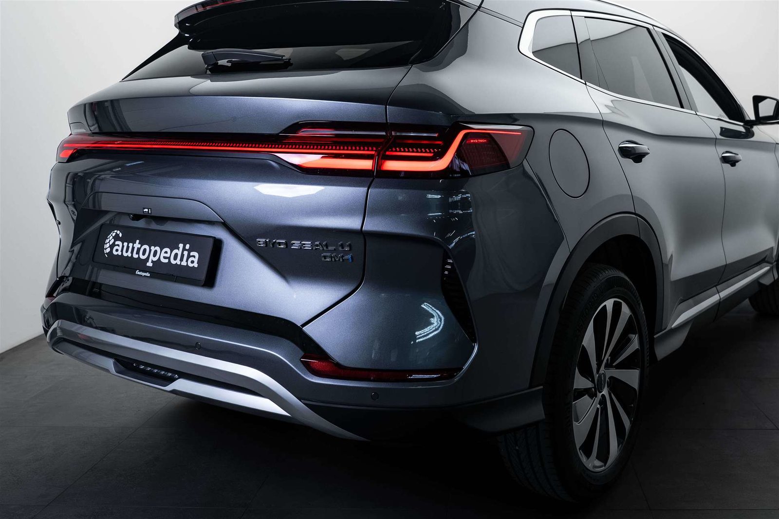 BYD Seal U DM-i PHEV Design AWD 324PS Automat, Plug-in-Hybrid Petrol/Electric, New car, Automatic - 4