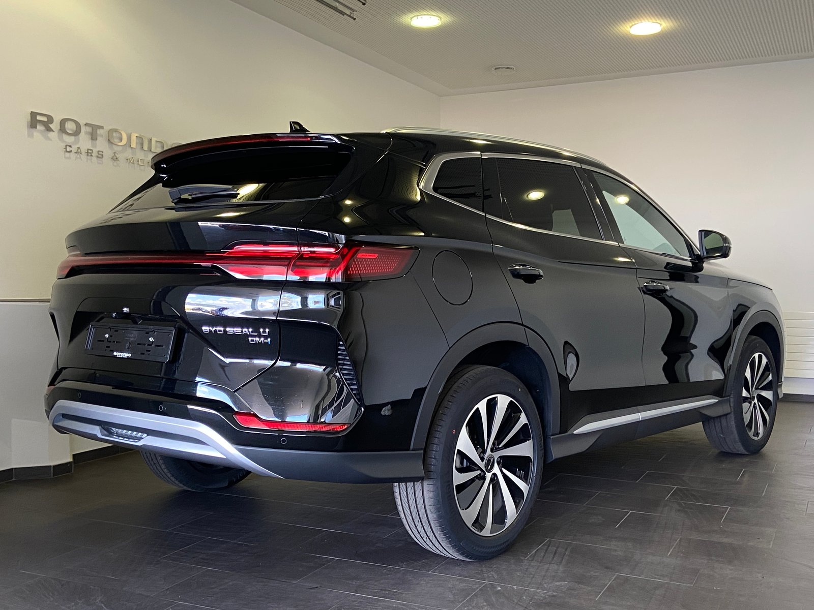 BYD Seal U DM-i Design AWD, Plug-in-Hybrid Benzina/Elettrica, Auto nuove, Automatico - 2