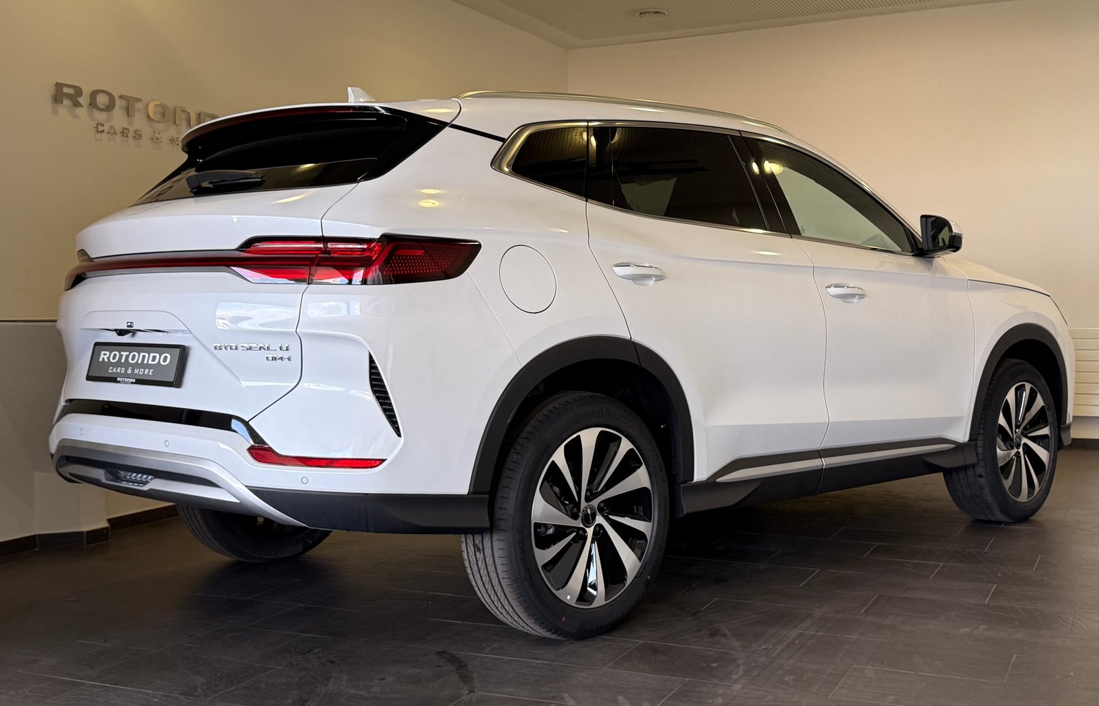 BYD Seal U DM-i Design AWD, Plug-in-Hybrid Petrol/Electric, New car, Automatic - 2