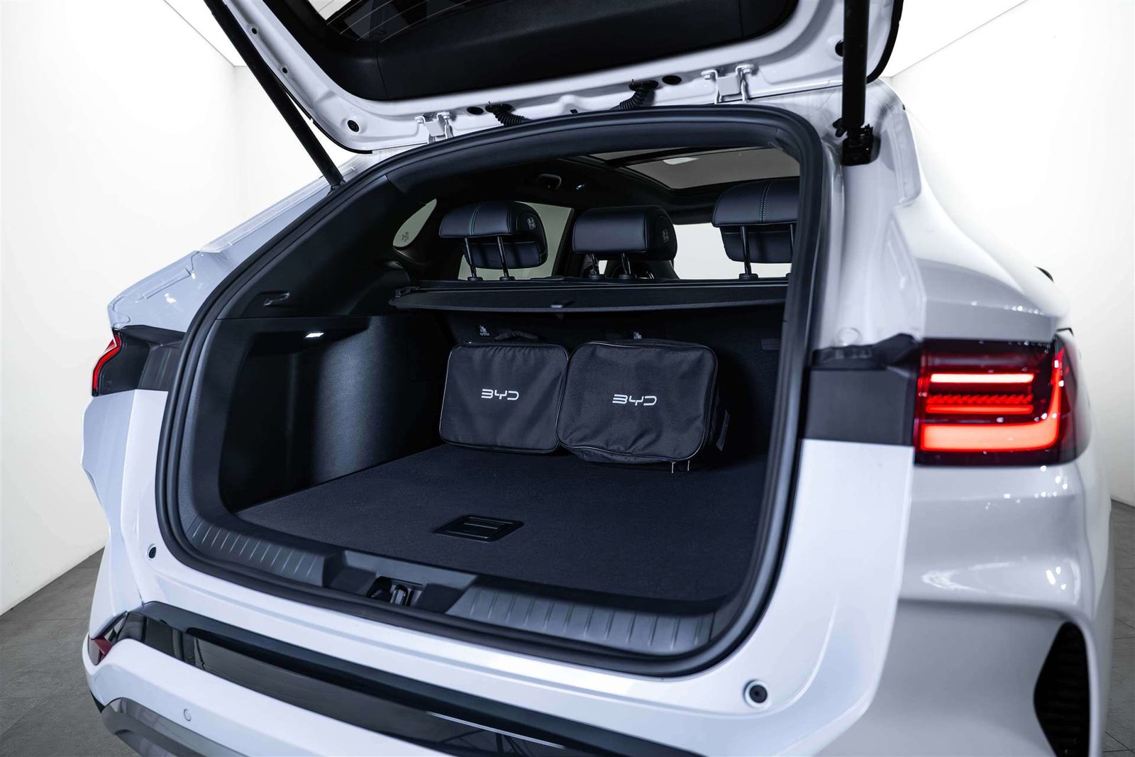 BYD Seal U DM-i PHEV Design AWD 324PS Automat, Plug-in-Hybrid Petrol/Electric, New car, Automatic - 5