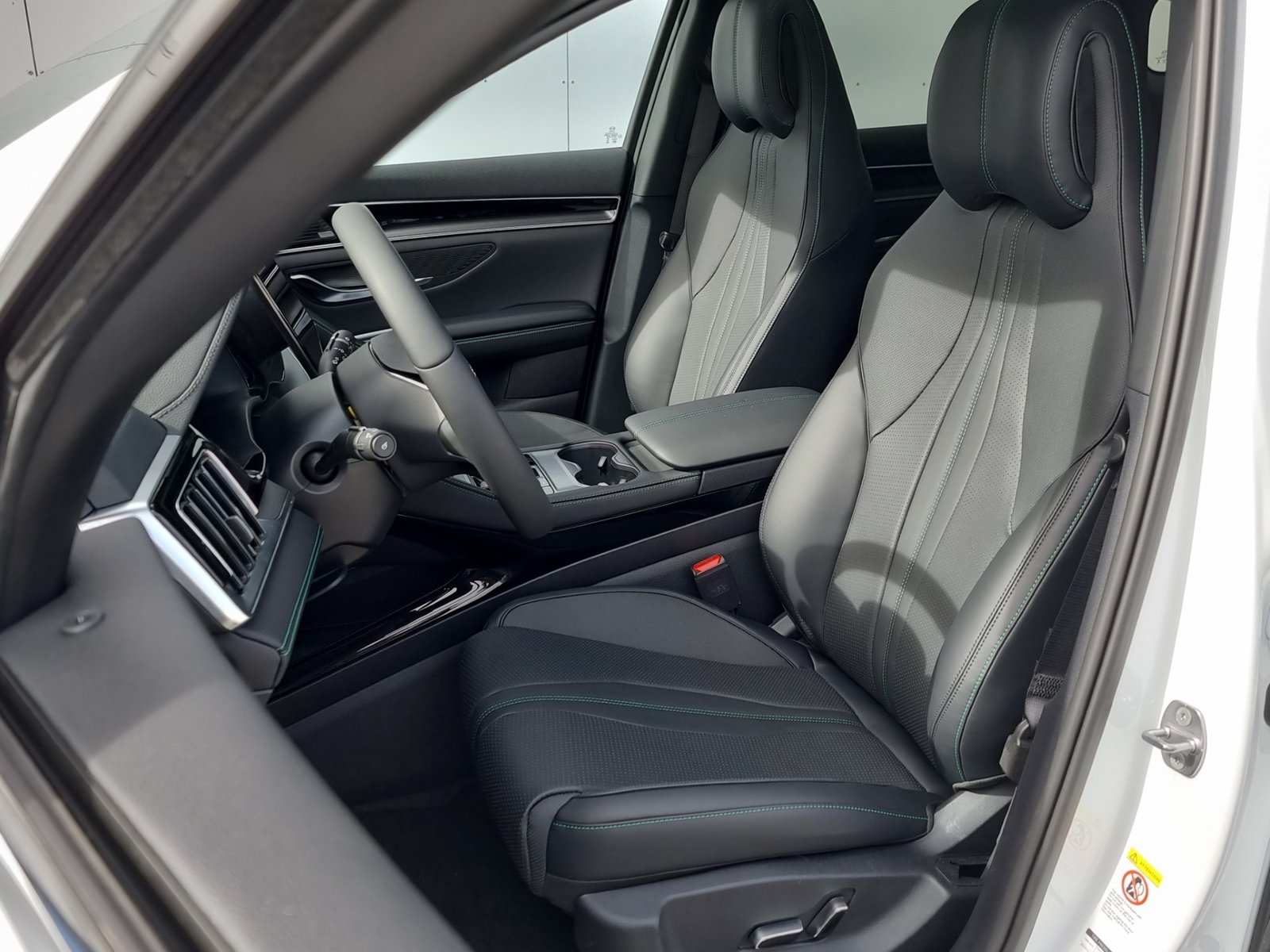 BYD Seal U DM-i Design AWD, Plug-in-Hybrid Benzin/Elektro, Neuwagen, Automatik - 6