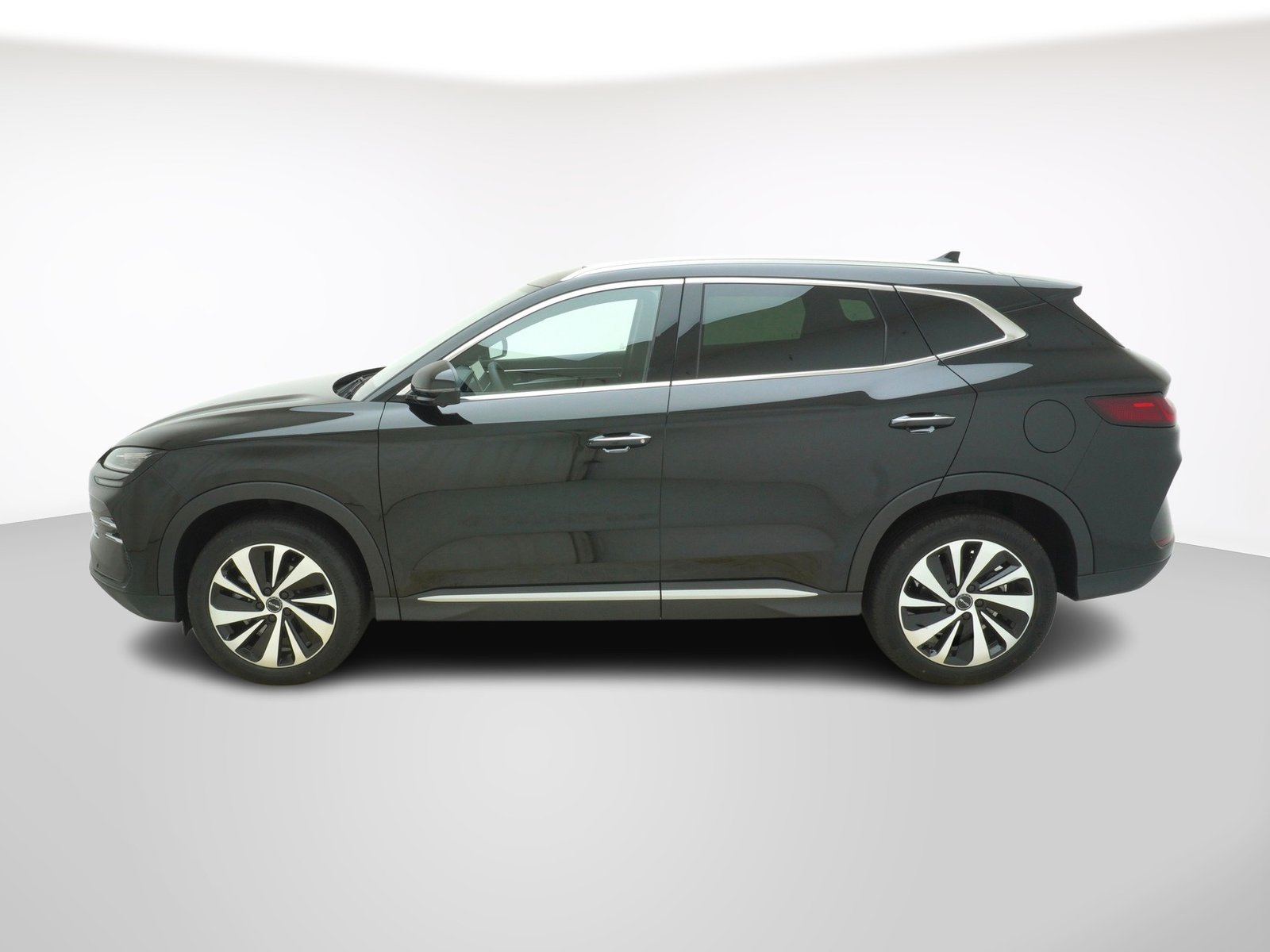 BYD Seal U DM-i Design AWD, Plug-in-Hybrid Benzin/Elektro, Neuwagen, Automatik - 2