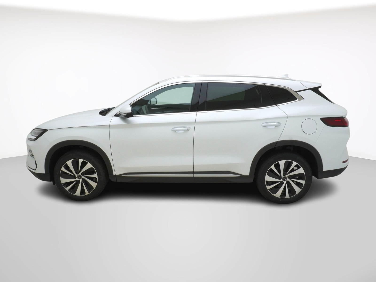 BYD Seal U DM-i Design AWD, Plug-in-Hybrid Benzin/Elektro, Neuwagen, Automatik - 2