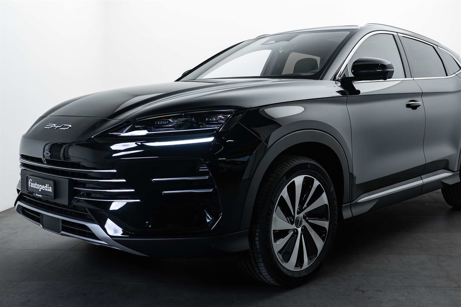 BYD Seal U DM-i PHEV Design AWD 324PS Automat, Plug-in-Hybrid Petrol/Electric, New car, Automatic - 2