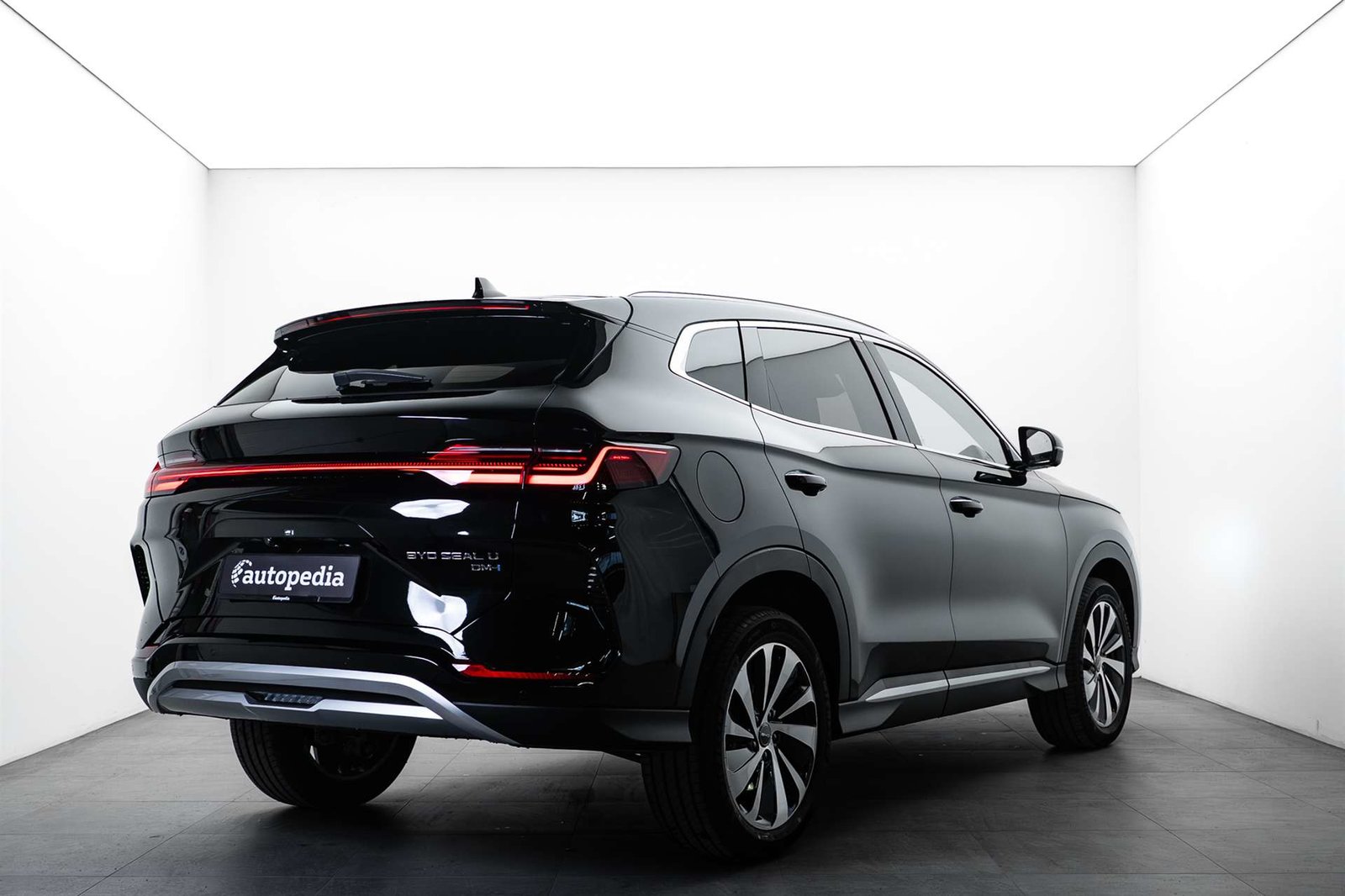BYD Seal U DM-i PHEV Design AWD 324PS Automat, Plug-in-Hybrid Petrol/Electric, New car, Automatic - 3