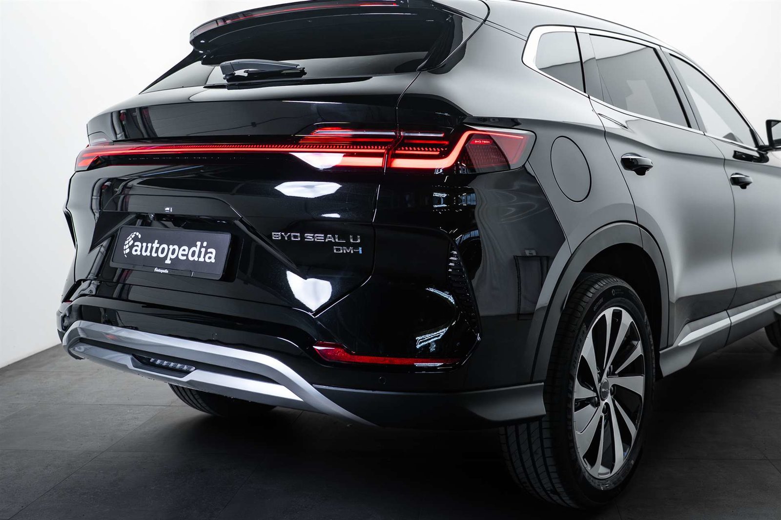 BYD Seal U DM-i PHEV Design AWD 324PS Automat, Plug-in-Hybrid Petrol/Electric, New car, Automatic - 4