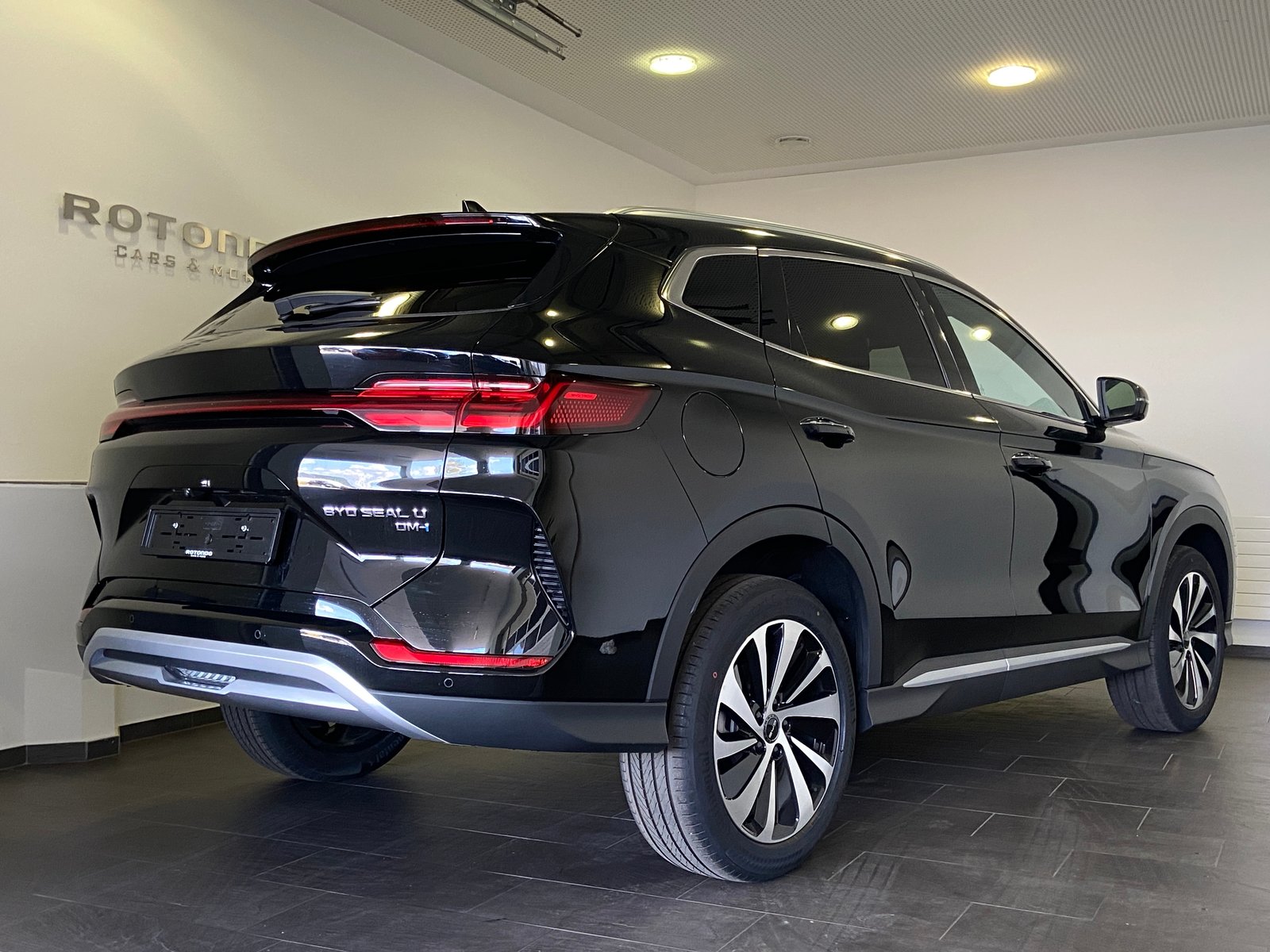 BYD Seal U DM-i Design AWD, Plug-in-Hybrid Benzina/Elettrica, Auto nuove, Automatico - 2