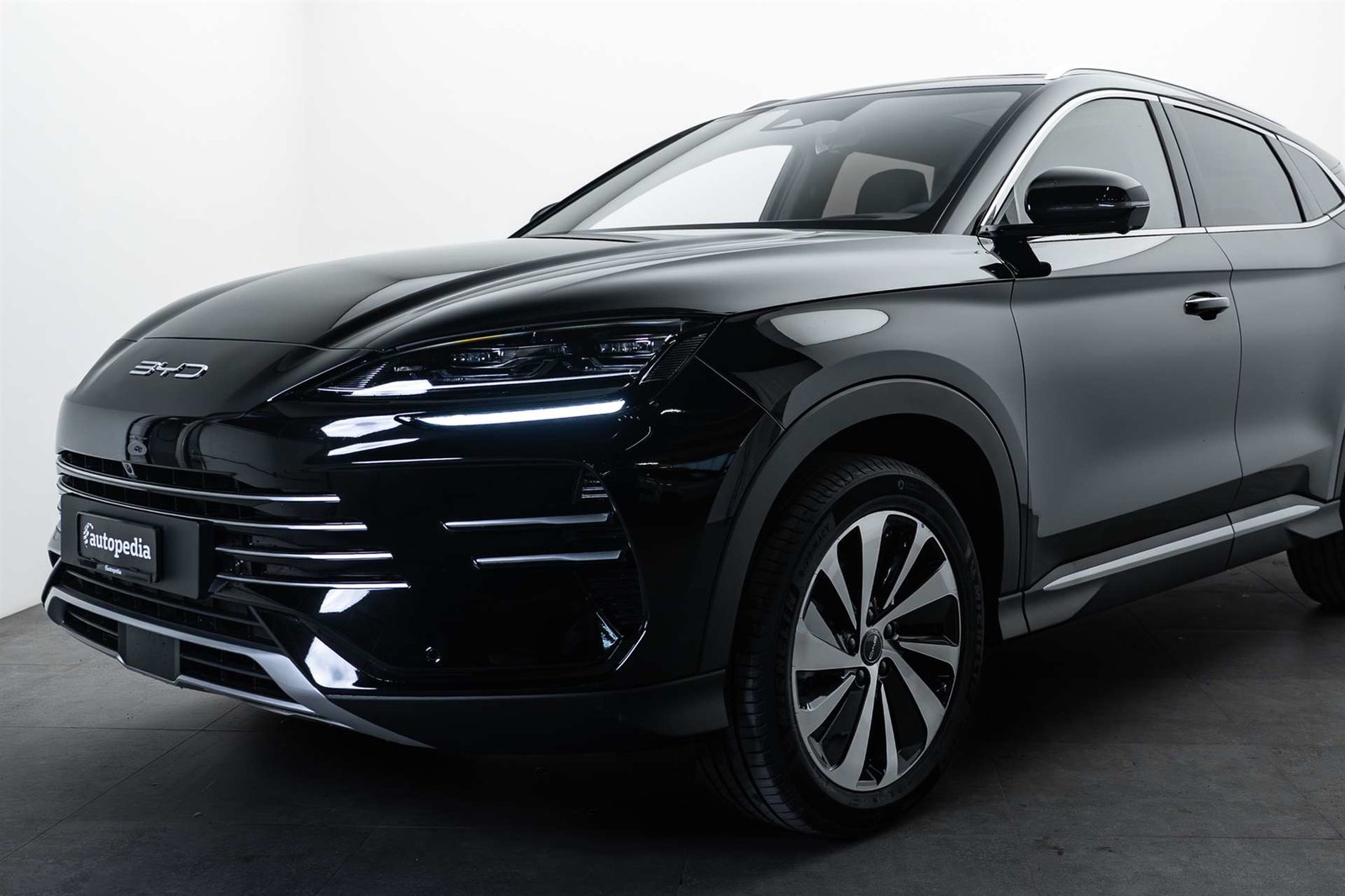 BYD Seal U DM-i PHEV Design AWD 324PS Automat, Plug-in-Hybrid Benzin/Elektro, Neuwagen, Automatik - 2