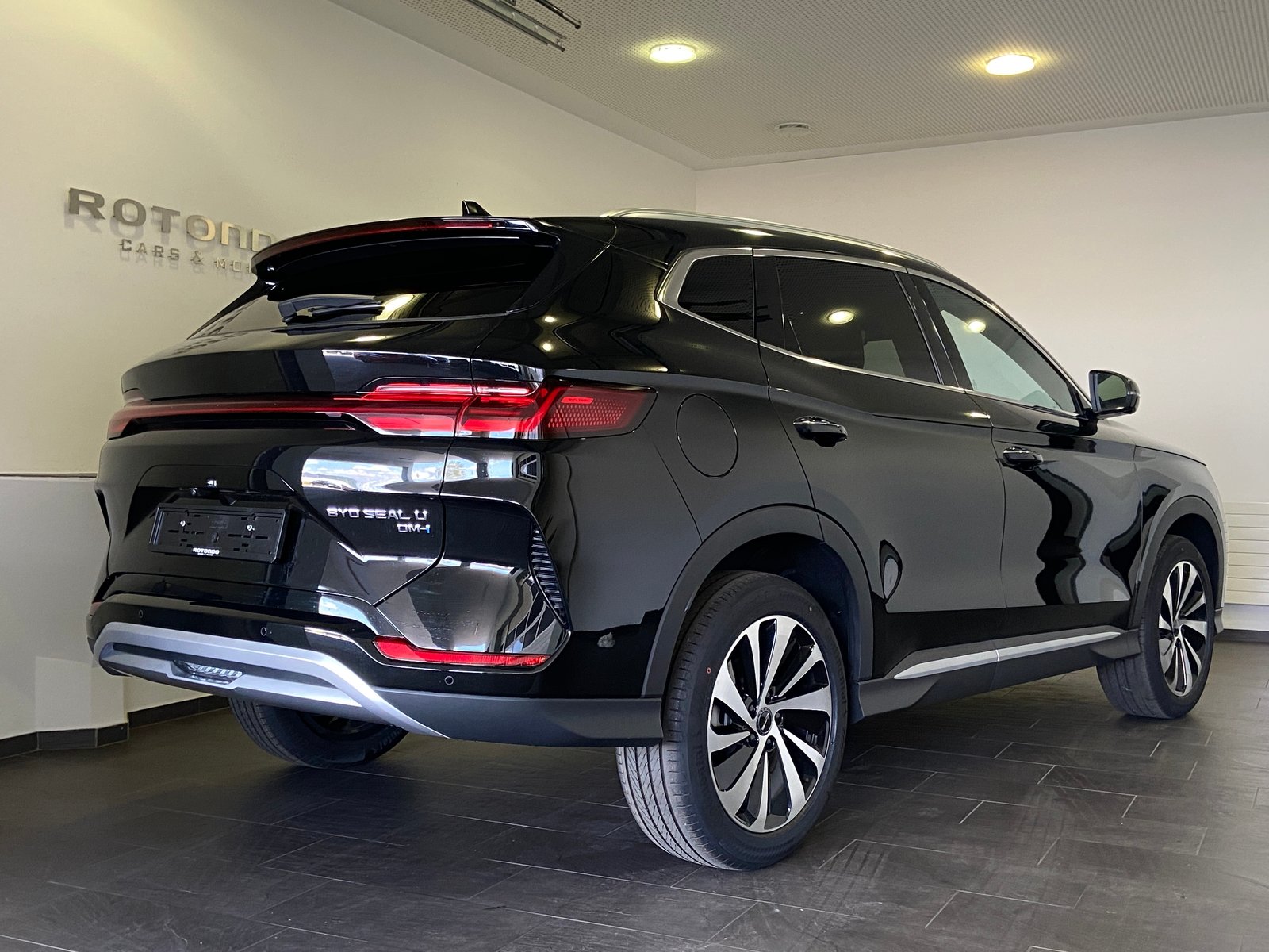 BYD Seal U DM-i Design AWD, Plug-in-Hybrid Benzin/Elektro, Neuwagen, Automatik - 2