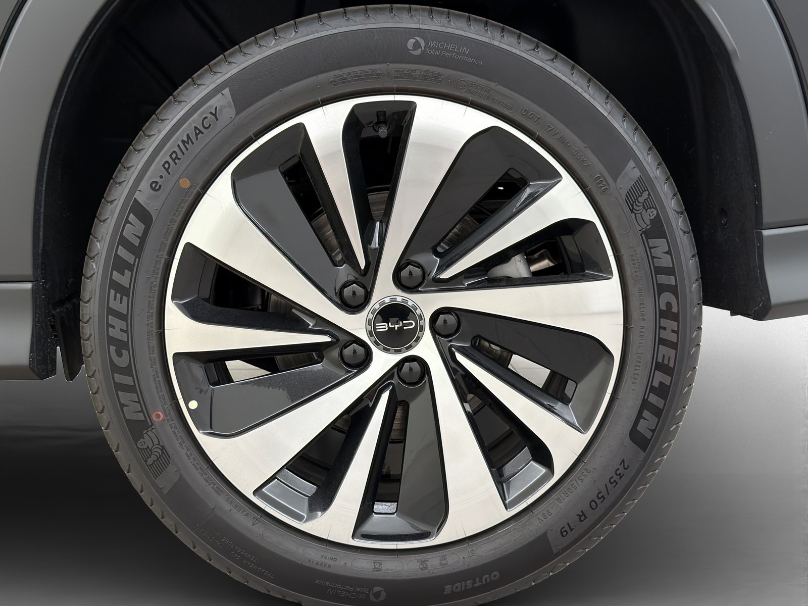 BYD Seal U DM-i Design AWD, Plug-in-Hybrid Benzin/Elektro, Neuwagen, Automatik - 7