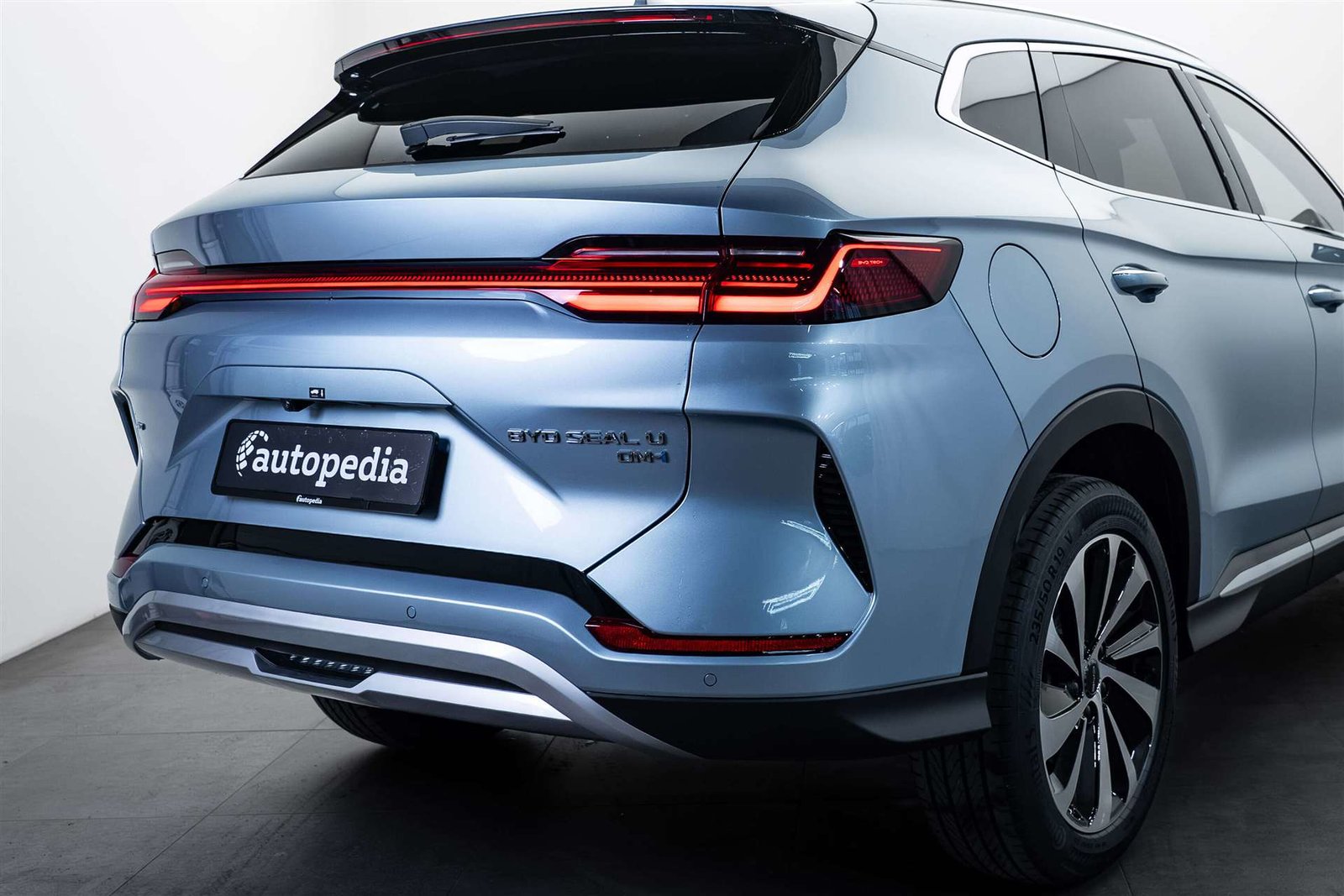 BYD Seal U DM-i PHEV Design AWD 324PS Automat, Plug-in-Hybrid Petrol/Electric, New car, Automatic - 4