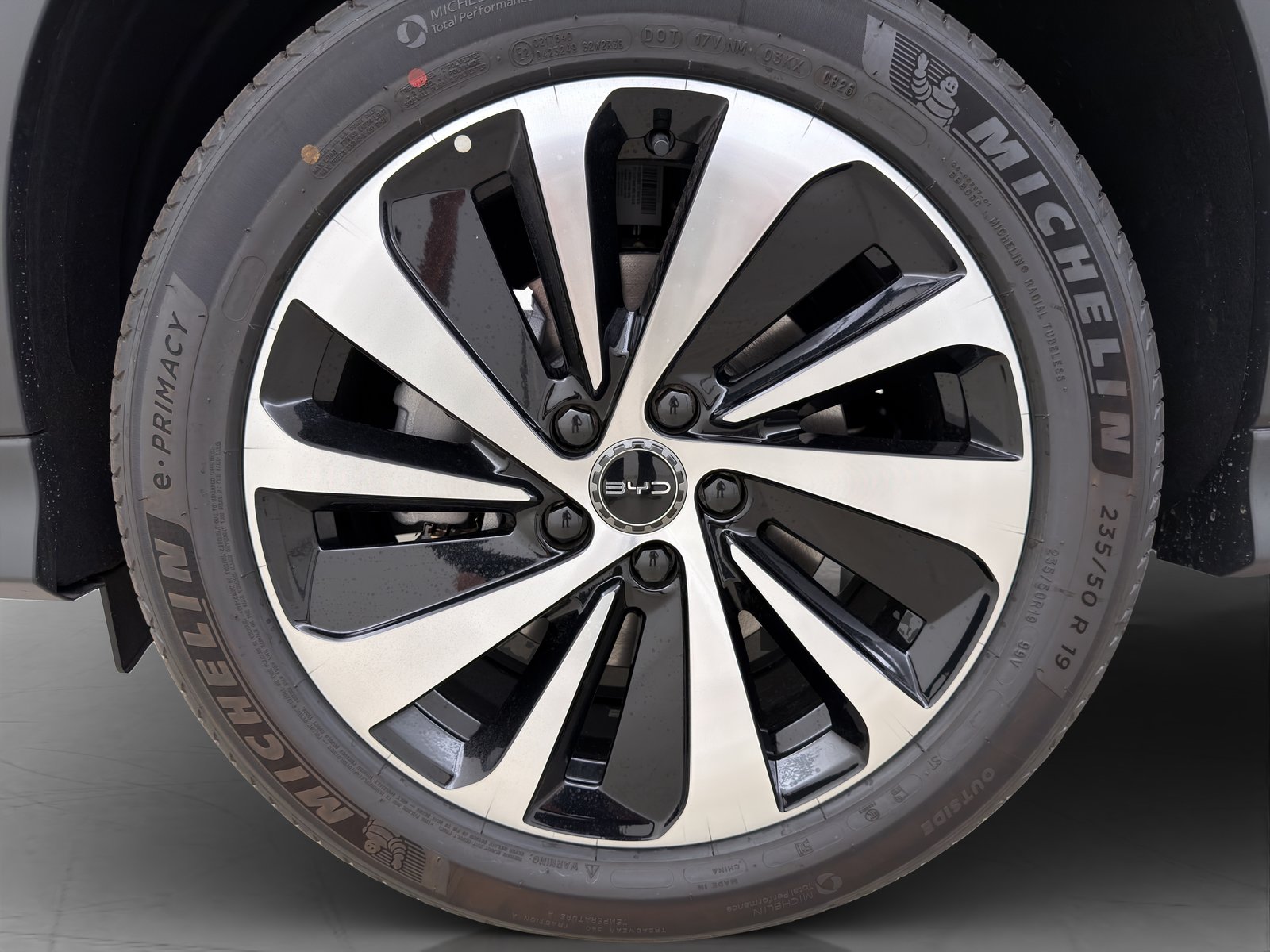 BYD Seal U DM-i Design AWD, Plug-in-Hybrid Benzin/Elektro, Neuwagen, Automatik - 6