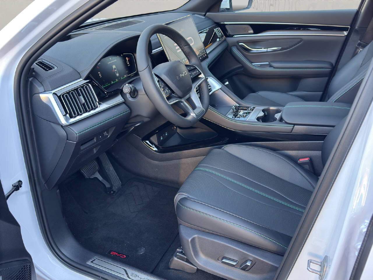 BYD Seal U DM-i Design AWD, Plug-in-Hybrid Petrol/Electric, New car, Automatic - 4