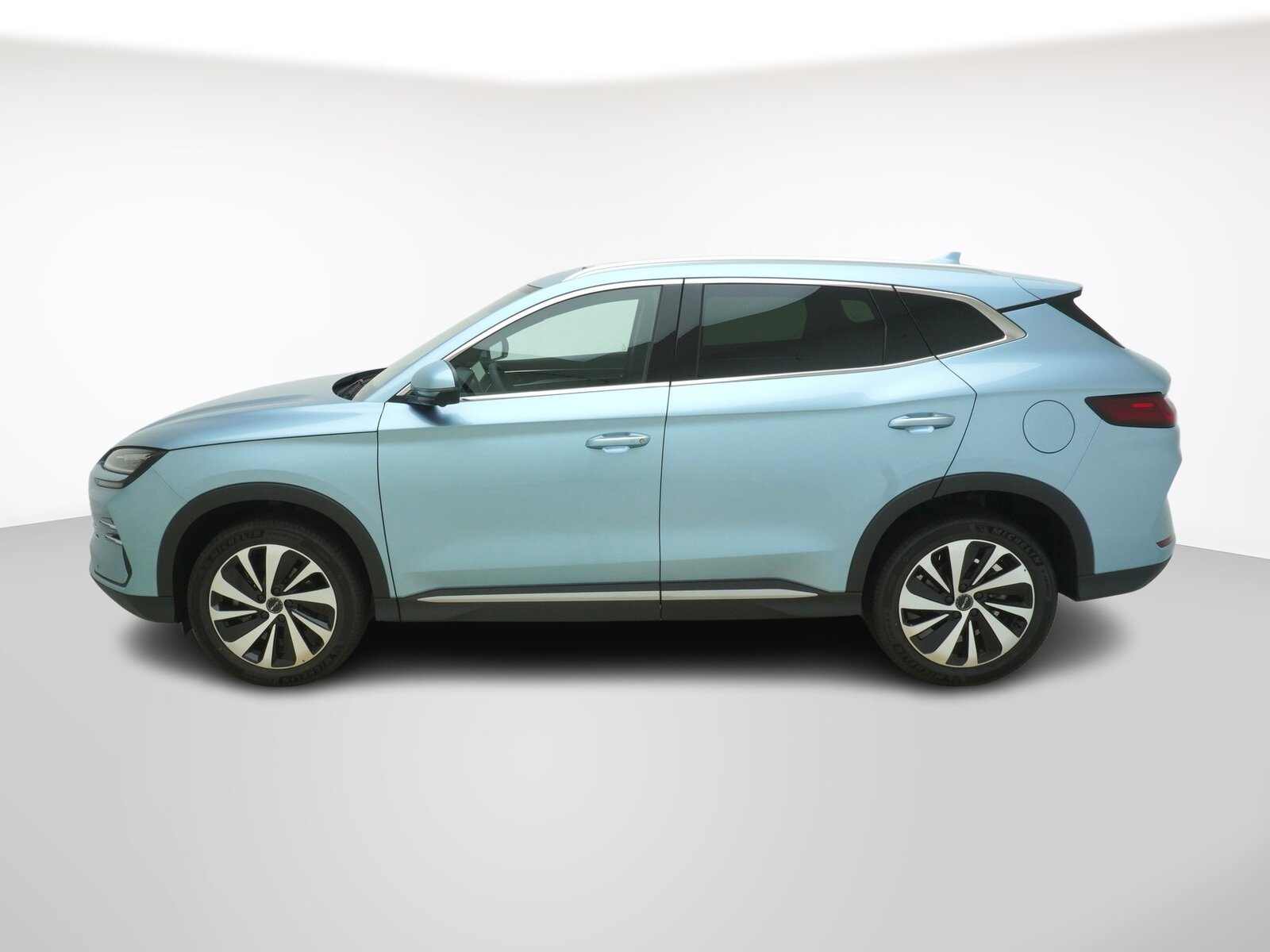BYD Seal U DM-i Design AWD, Plug-in-Hybrid Benzina/Elettrica, Auto nuove, Automatico - 2