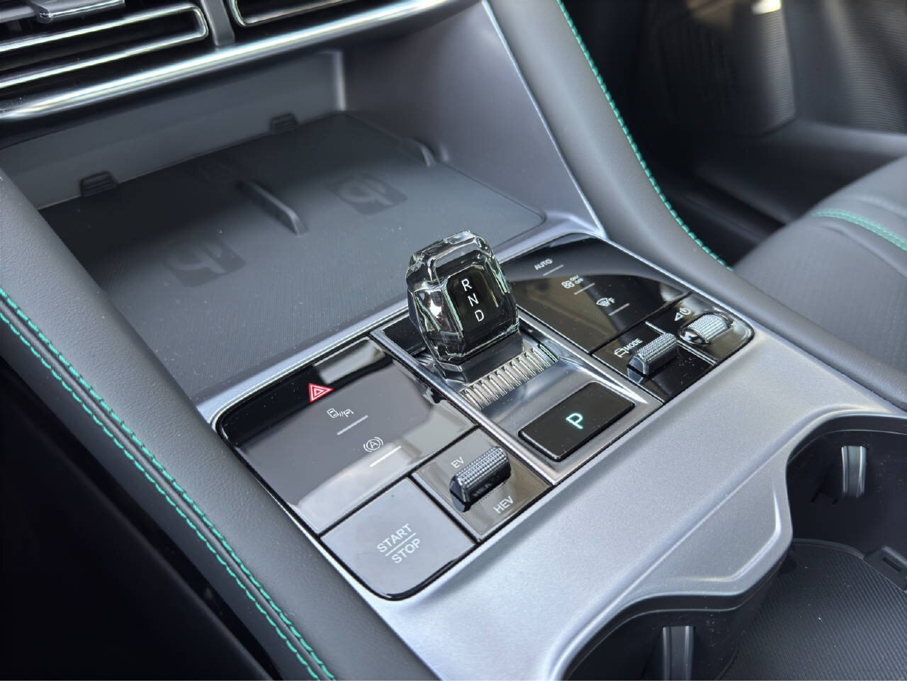 BYD Seal U DM-i Design AWD, Plug-in-Hybrid Benzin/Elektro, Neuwagen, Automatik - 6