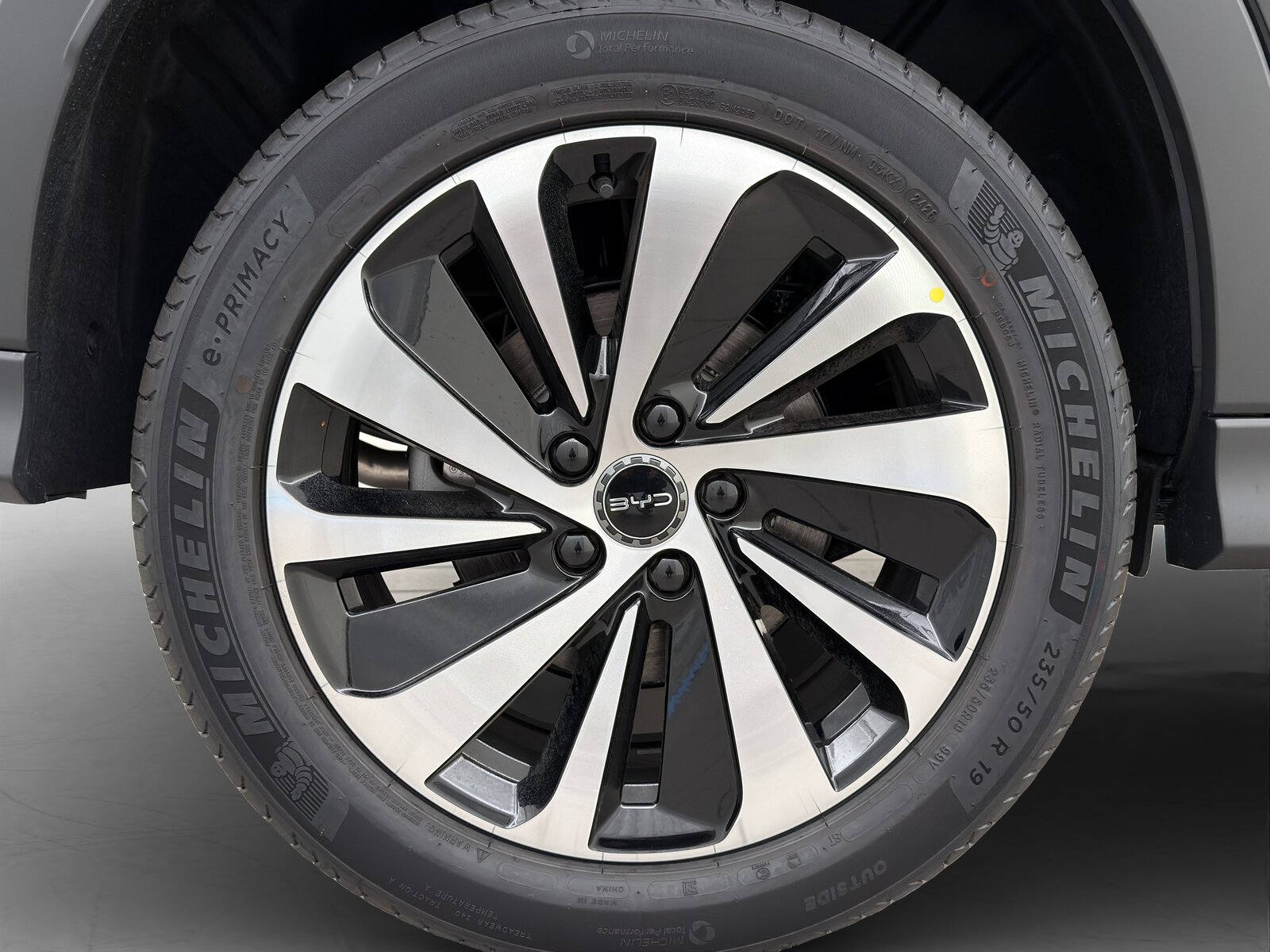 BYD Seal U DM-i Design AWD, Plug-in-Hybrid Benzin/Elektro, Neuwagen, Automatik - 6