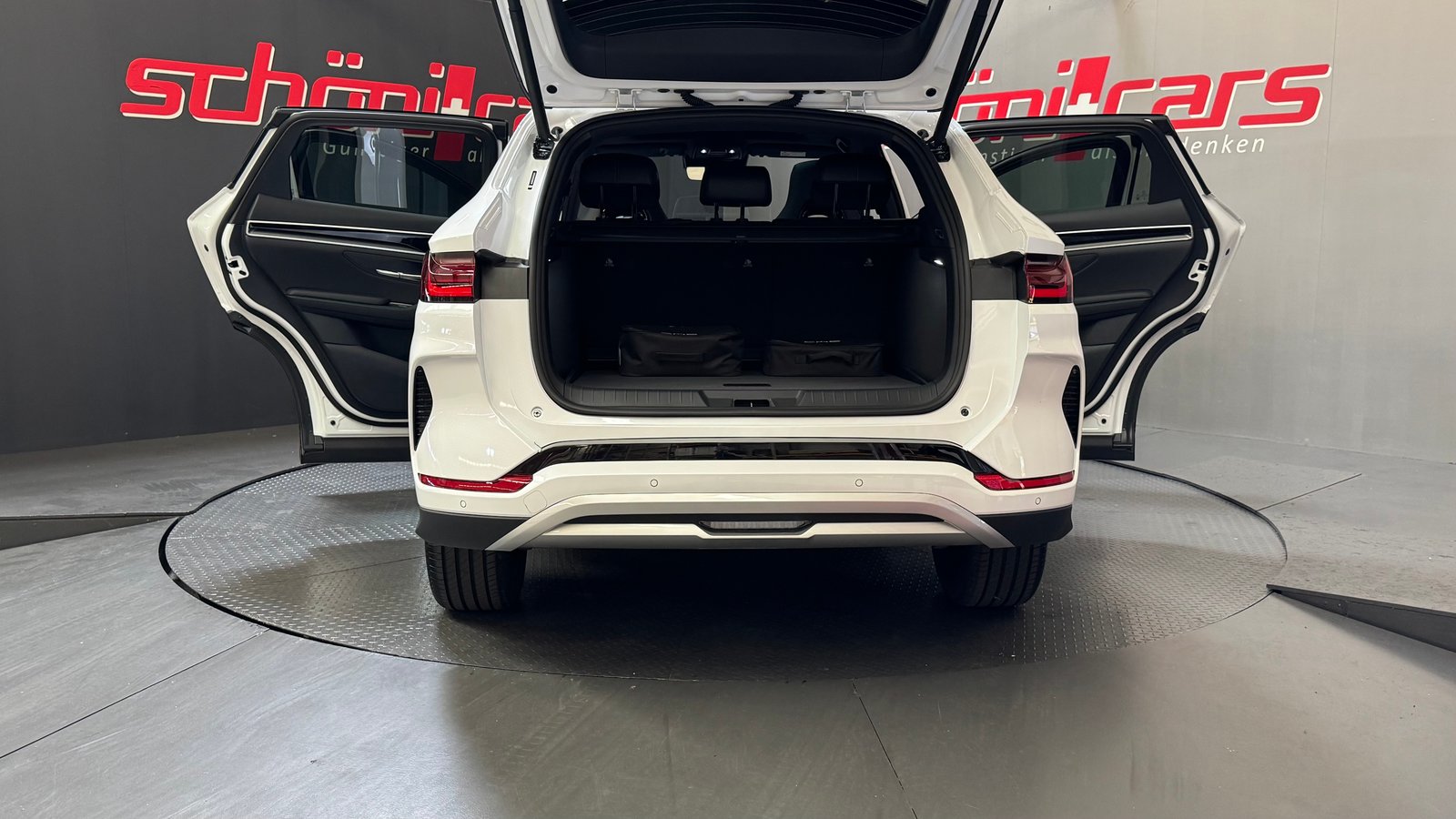 BYD Seal U DM-i Design AWD, Plug-in-Hybrid Benzin/Elektro, Neuwagen, Automat - 5