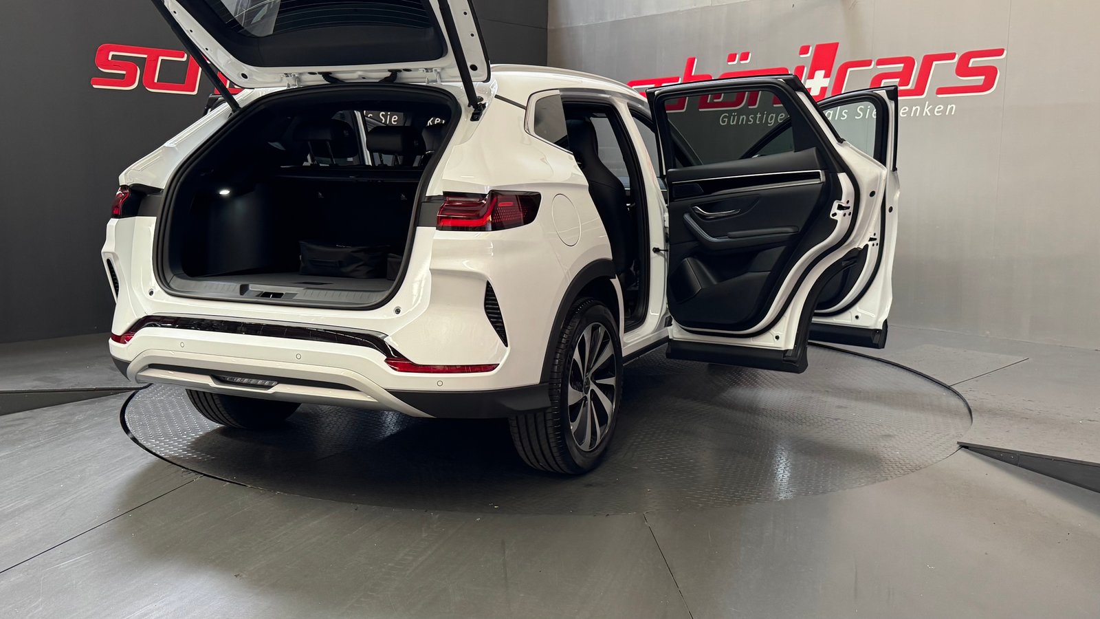 BYD Seal U DM-i Design AWD, Plug-in-Hybrid Benzin/Elektro, Neuwagen, Automat - 6