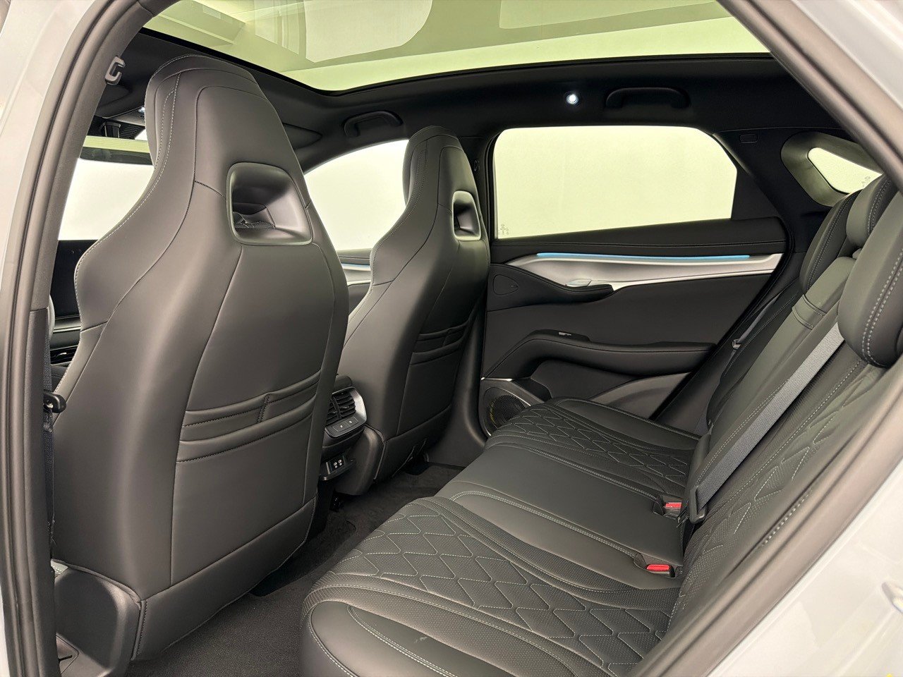 BYD Sealion 7 91,3 kWh Excellence AWD, Elektro, Neuwagen, Automat - 6