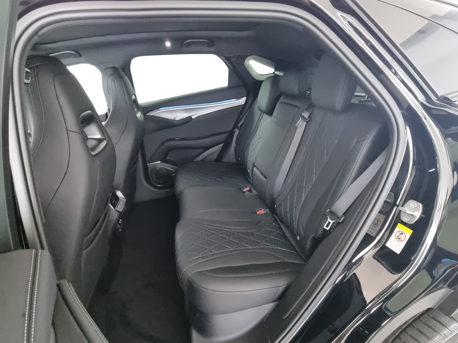 BYD Sealion 7 91,3 kWh Excellence AWD, Elettrica, Auto a km zero, Automatico - 7