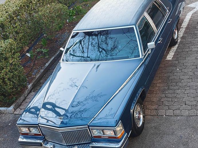 CADILLAC Brougham d' Elegance, Benzin, Occasion / Gebraucht, Automatik