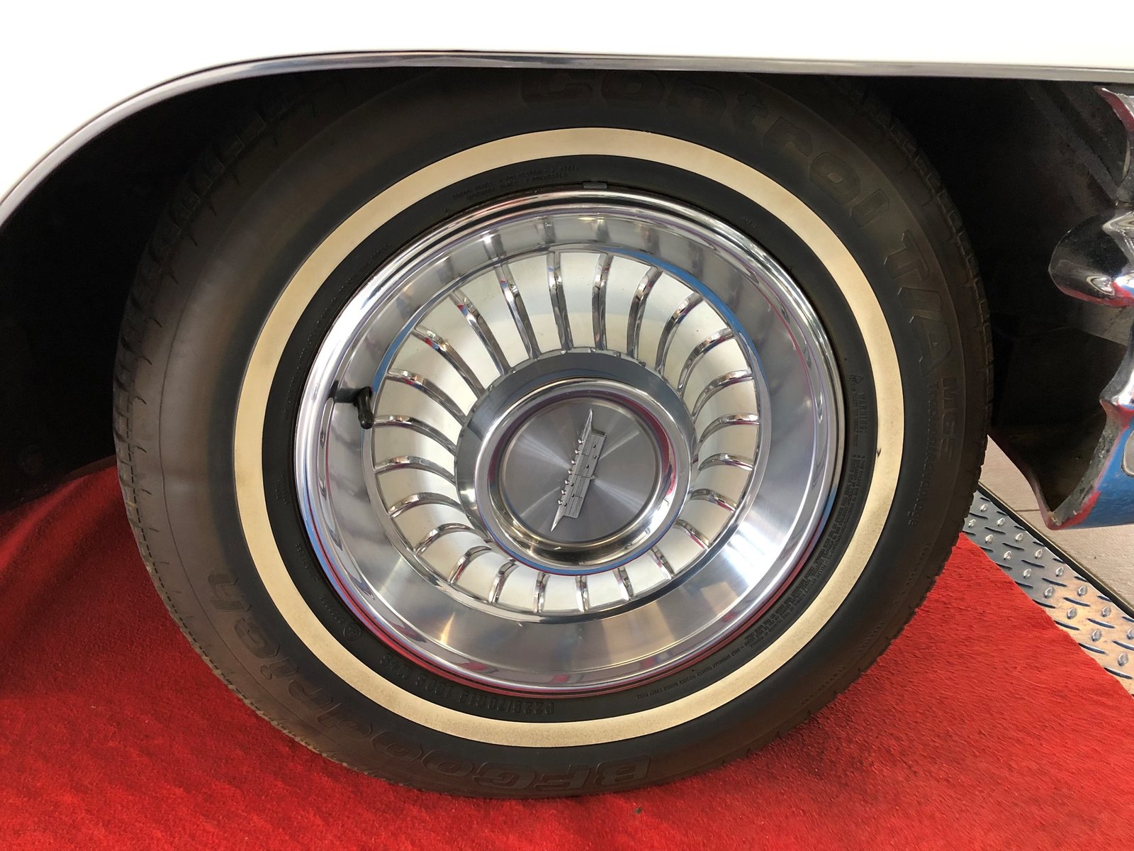CADILLAC DEVILLE COUPE 6.4-V8, Petrol, Classic, Automatic - 3