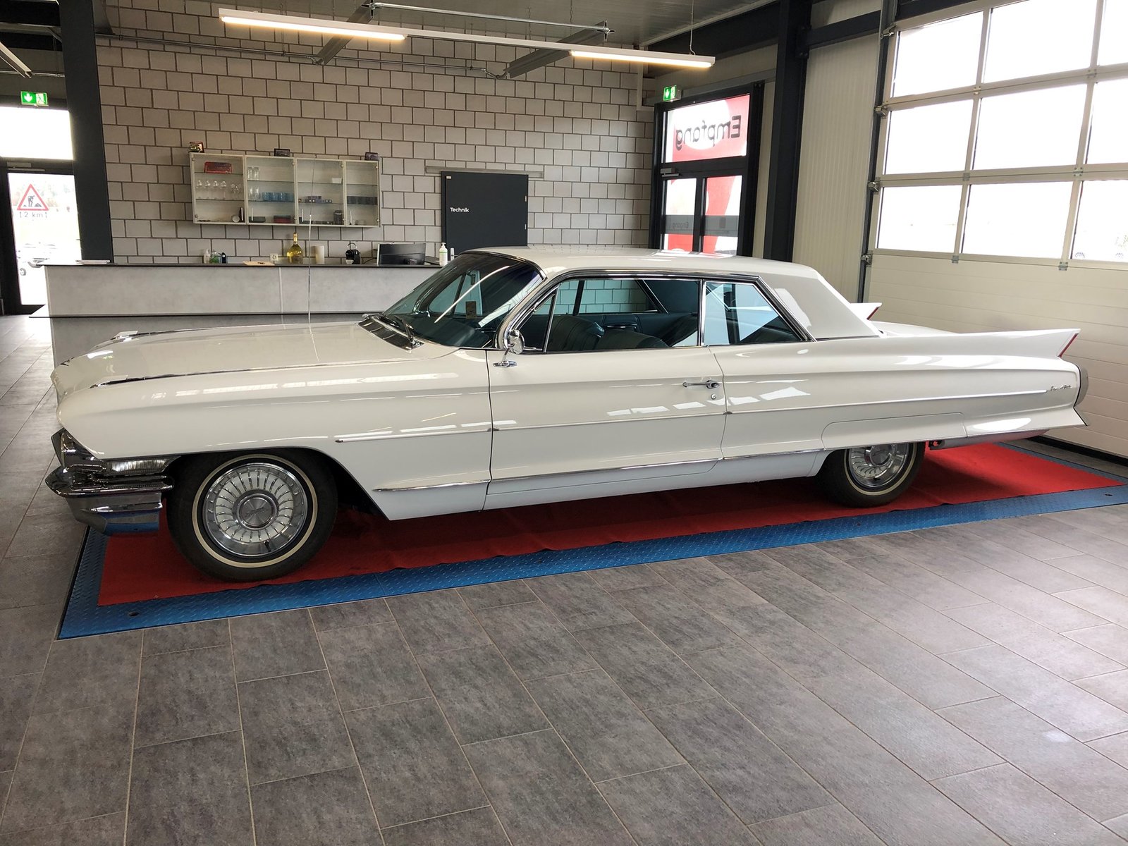 CADILLAC DEVILLE COUPE 6.4-V8, Petrol, Classic, Automatic - 6