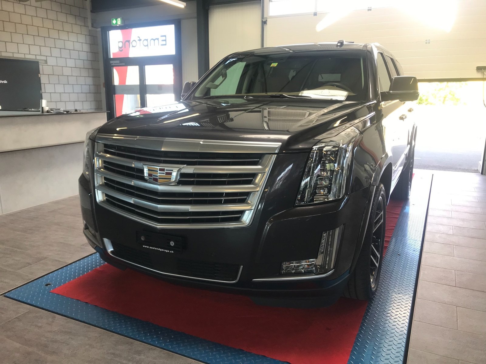 CADILLAC Escalade 6.2 Platinum Automatic, Essence, Occasion / Utilisé, Automatique - 3