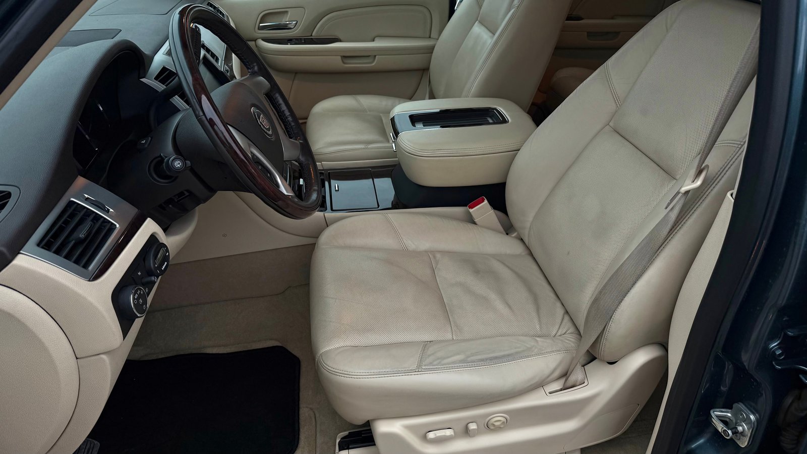CADILLAC Escalade 6.2 Elegance, Benzin, Occasion / Gebraucht, Automatik - 2
