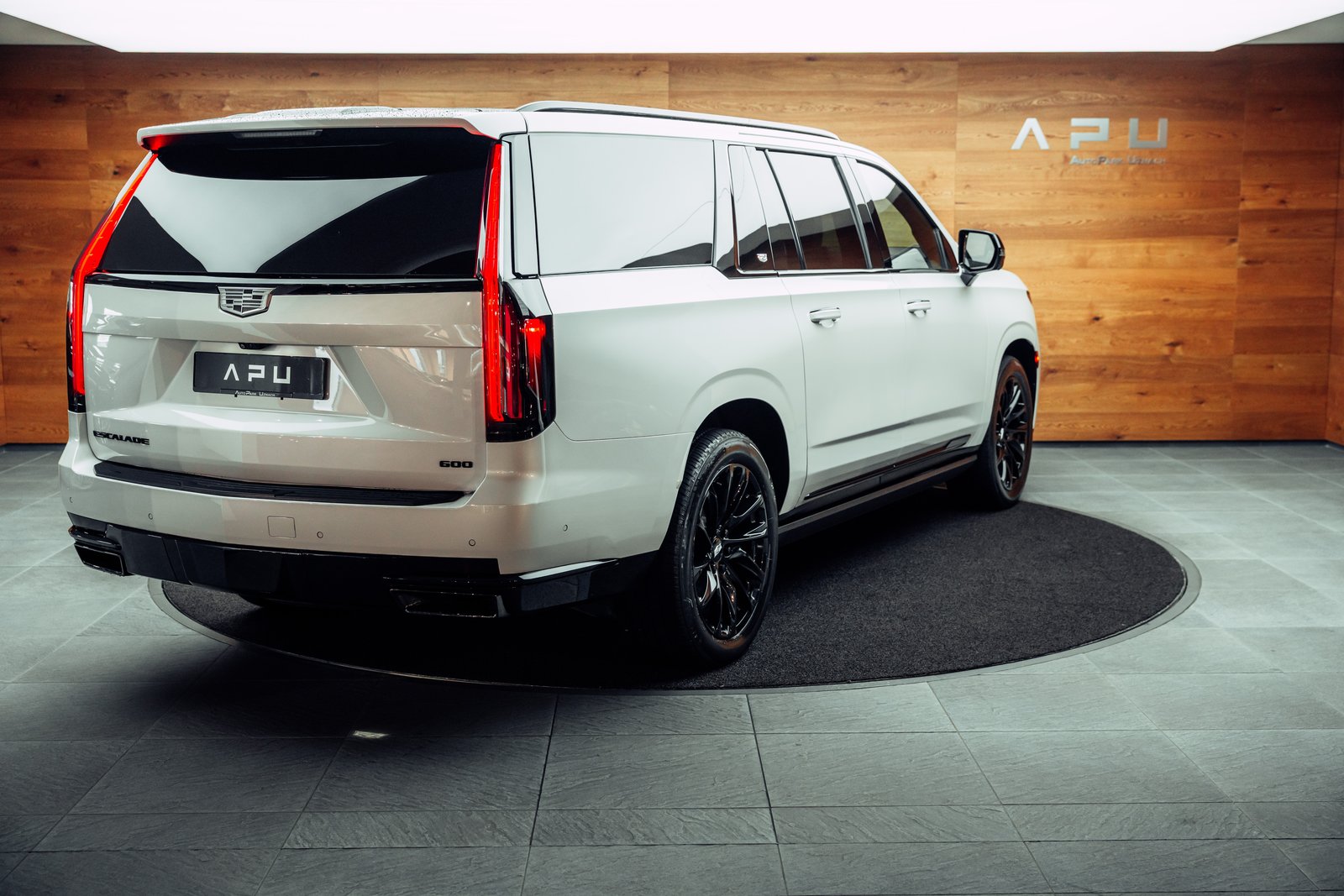 CADILLAC Escalade ESV, Petrol, Second hand / Used, Automatic - 2