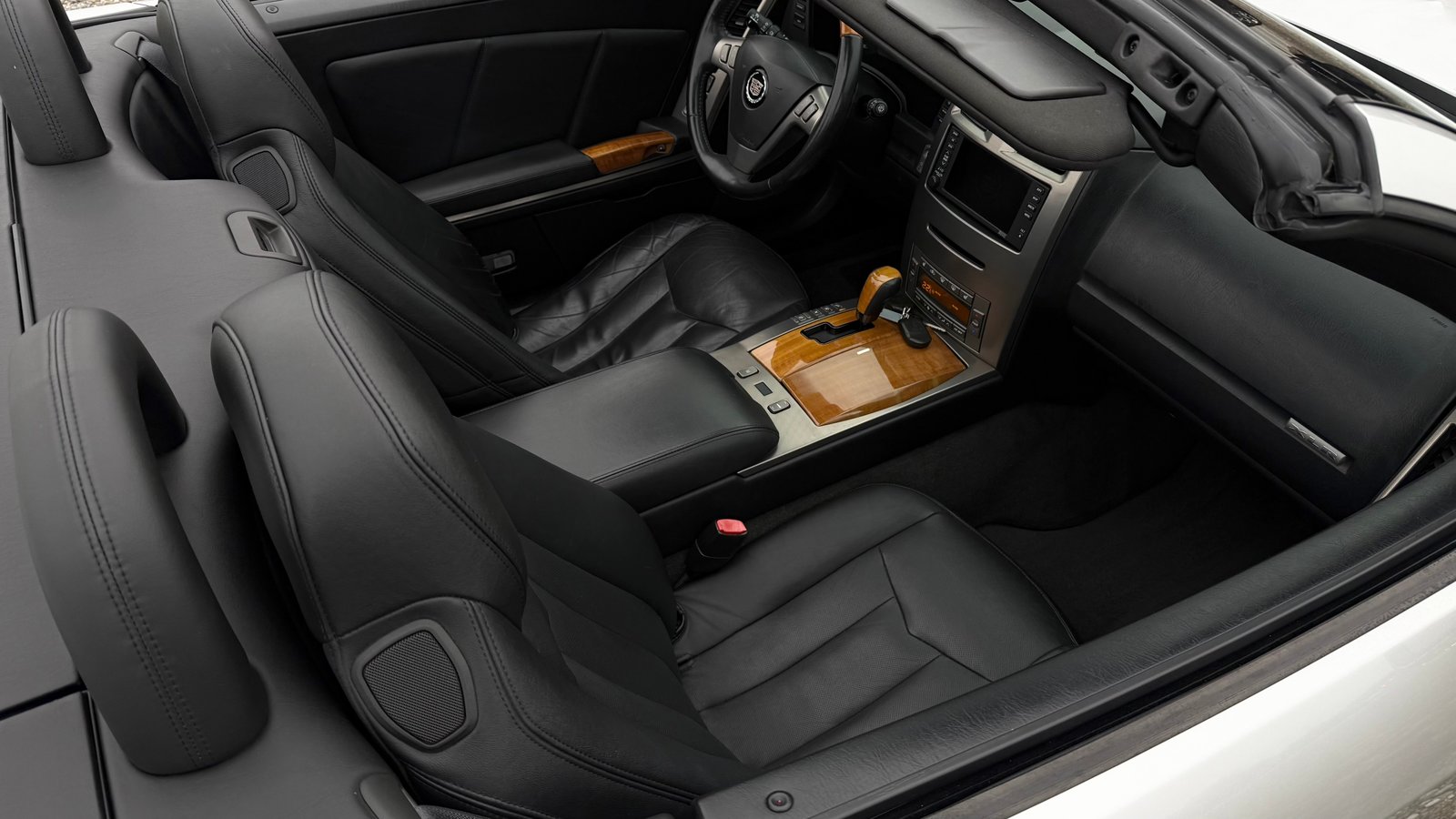 CADILLAC XLR 4.6 32V, Benzin, Occasion / Gebraucht, Automatik - 7