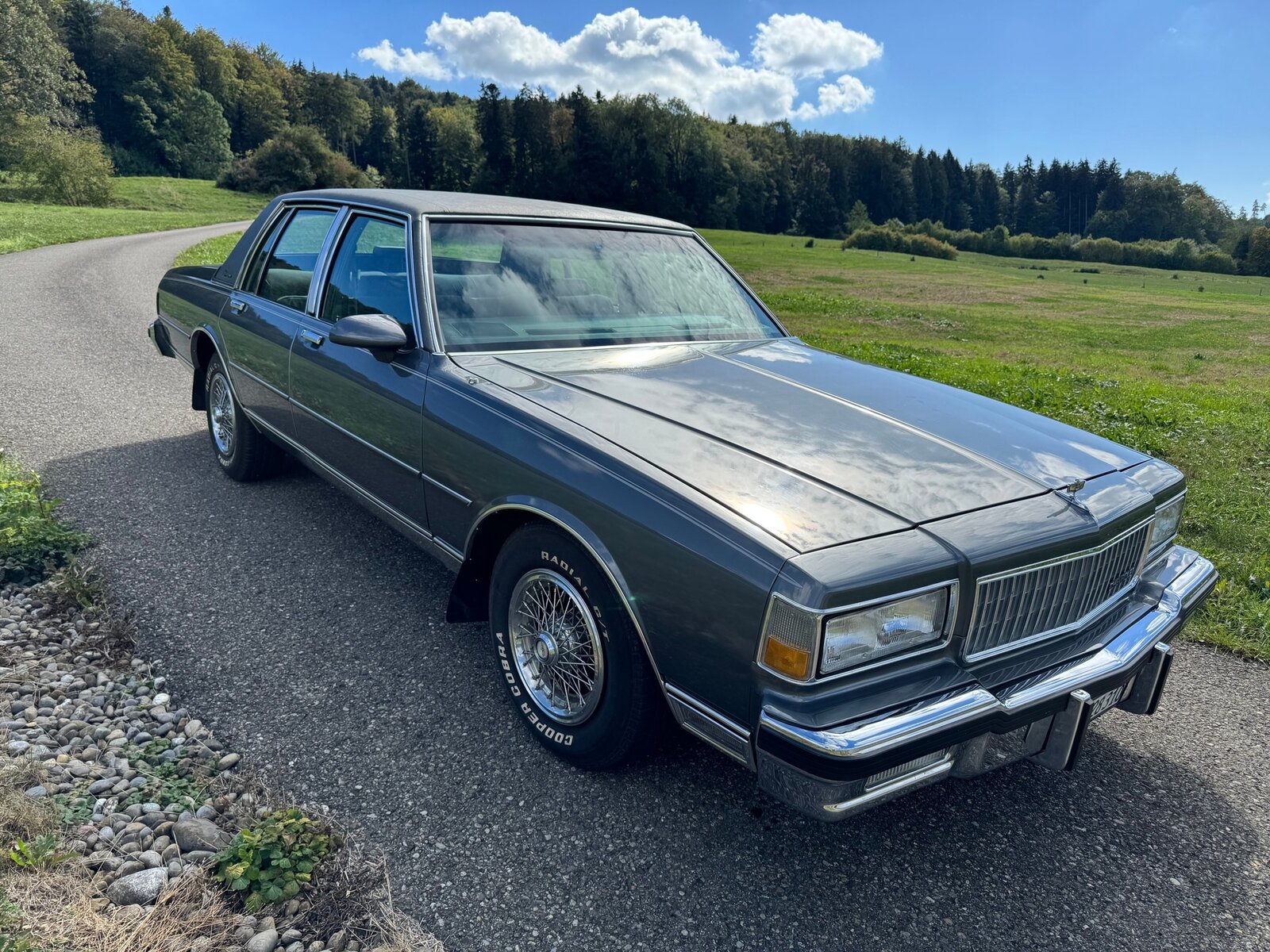 CHEVROLET Caprice 5.0 V8 Brougham Sedan