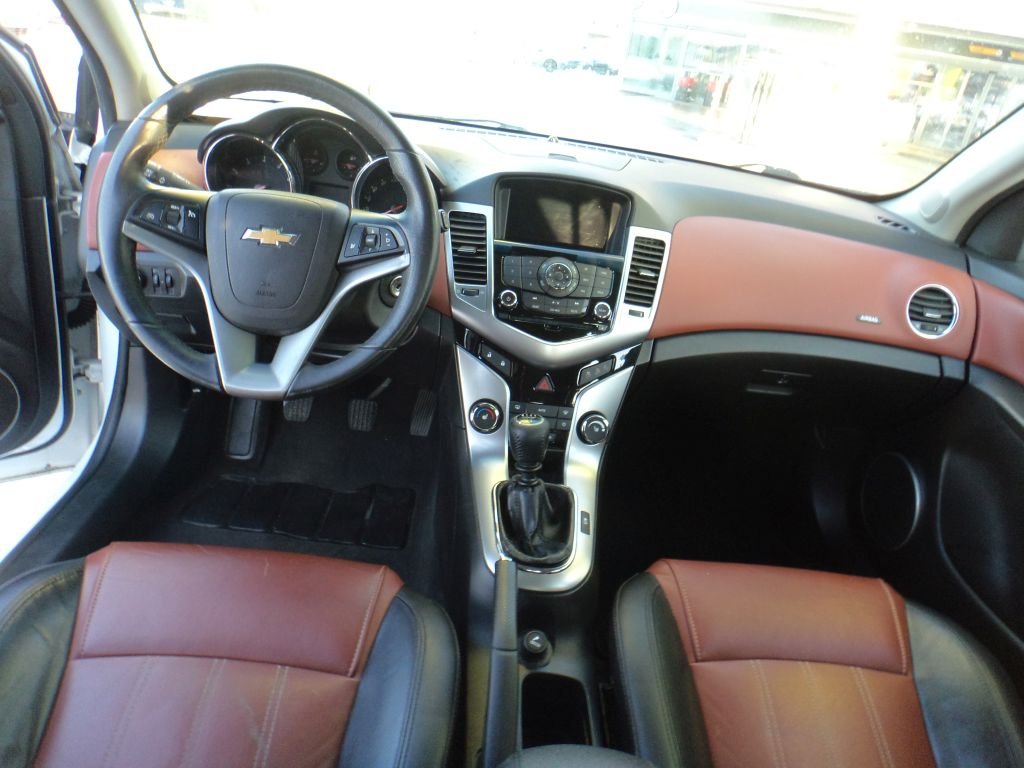 CHEVROLET Cruze 1.8 LTZ, Petrol, Second hand / Used, Manual - 4