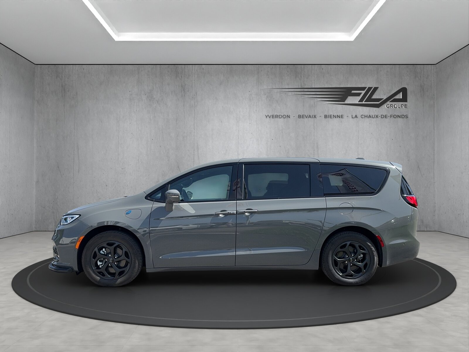 CHRYSLER PACIFICA Hybrid Limited S Appearance 3.6 V6, Full-Hybrid Petrol/Electric, Ex-demonstrator, Automatic - 3