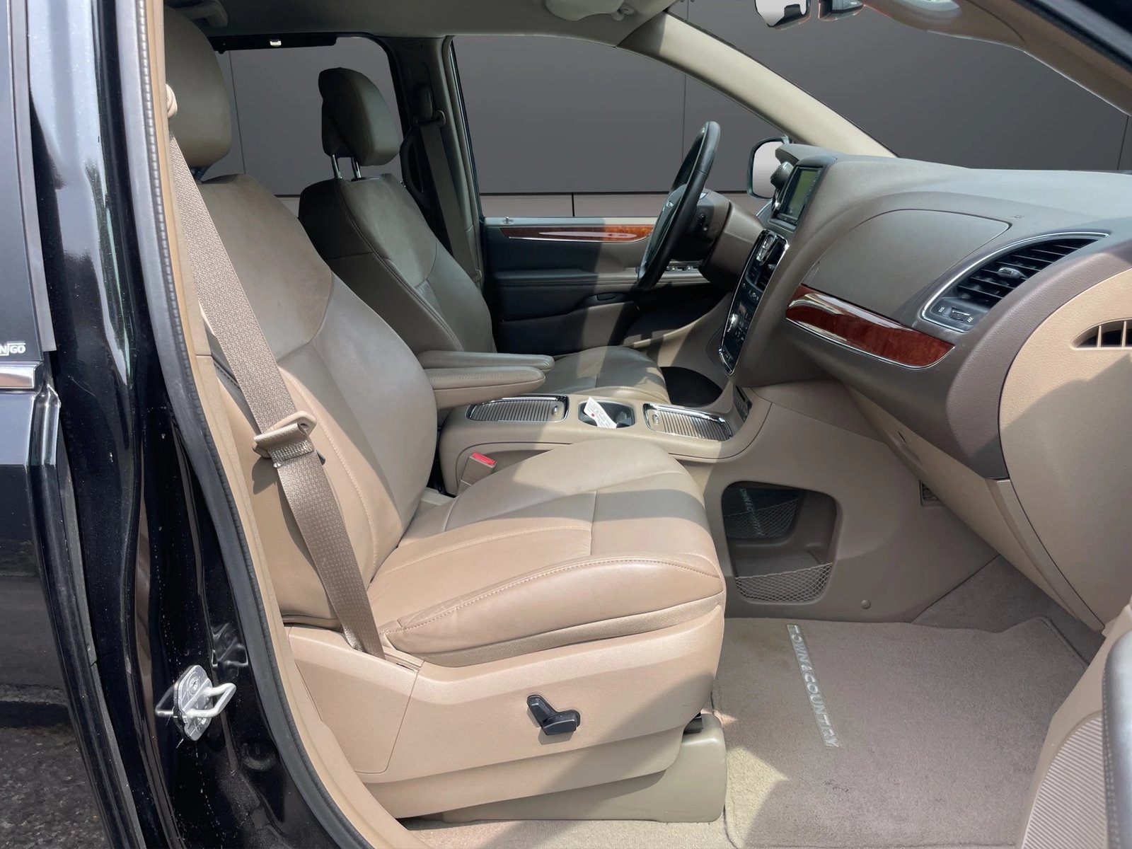 CHRYSLER TOWN COUNTRY LIMITED, Benzin, Occasion / Gebraucht, Automatik - 7