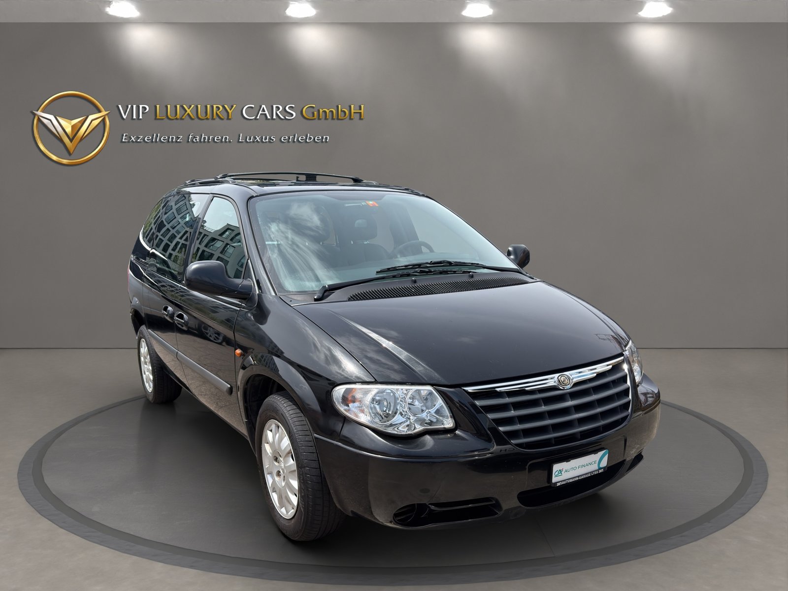 CHRYSLER Voyager 2.4 SE Swiss Edition, Petrol, Second hand / Used, Manual - 4
