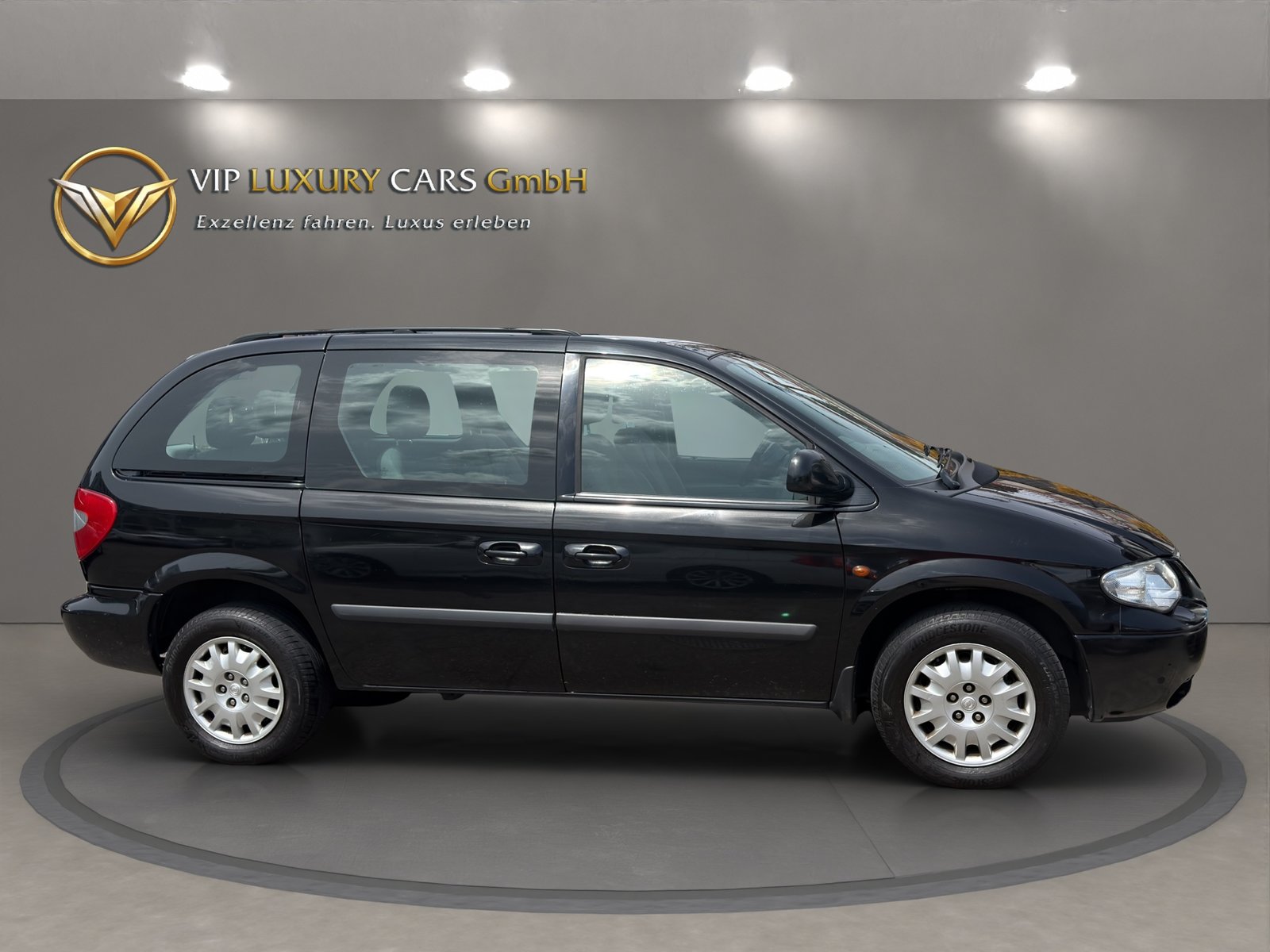 CHRYSLER Voyager 2.4 SE Swiss Edition, Petrol, Second hand / Used, Manual - 5