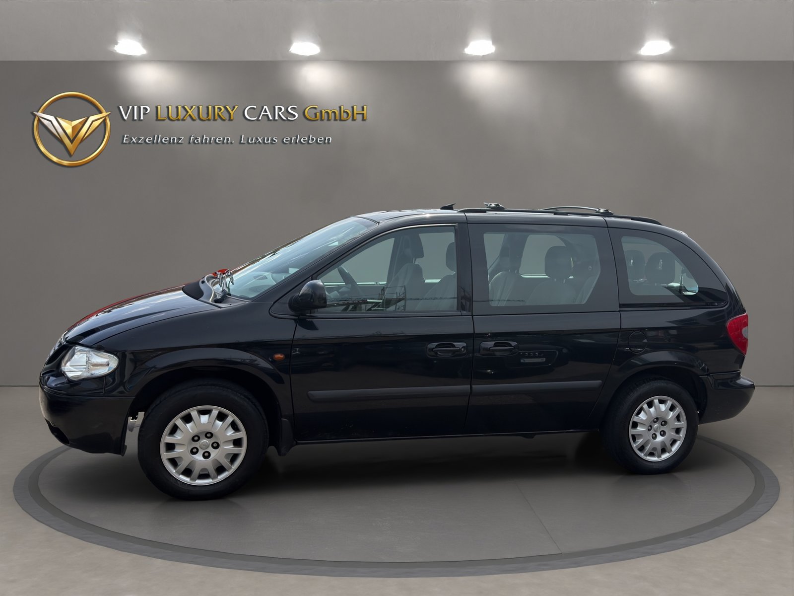 CHRYSLER Voyager 2.4 SE Swiss Edition, Petrol, Second hand / Used, Manual - 7