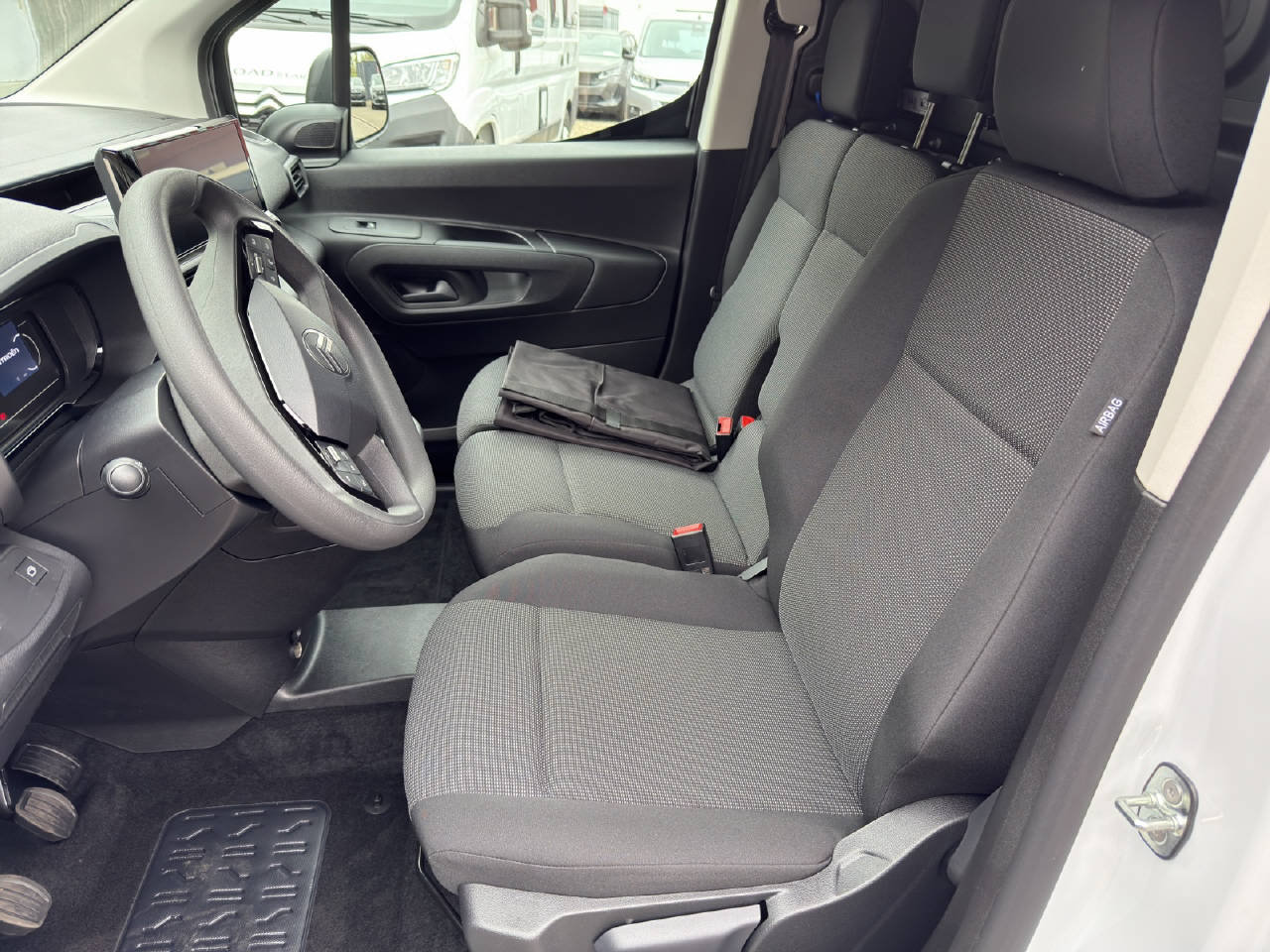 CITROEN Berlingo M 1.2 PureTech 110 Fi FIRST, Essence, Voiture nouvelle, Manuelle - 5