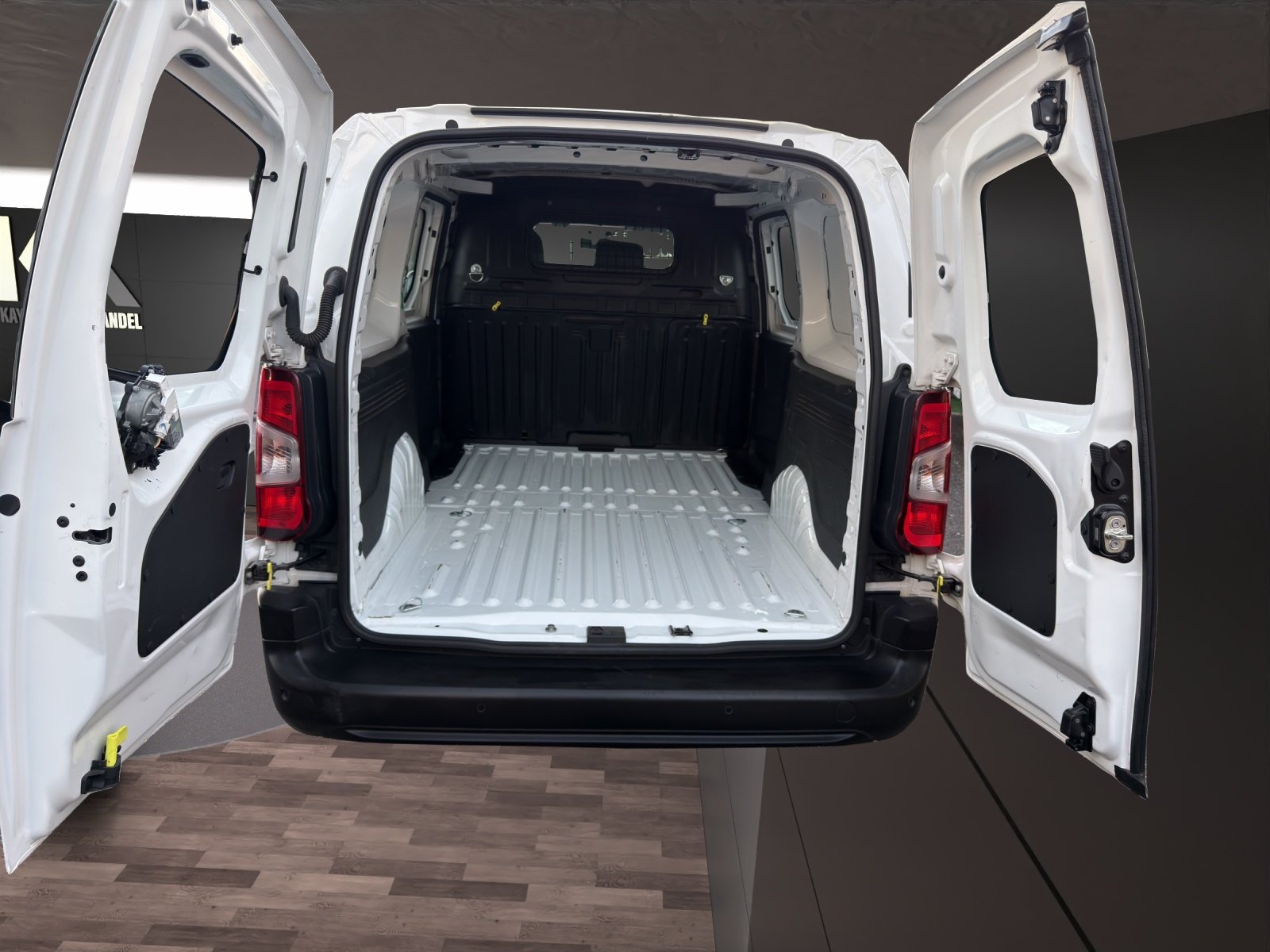 CITROEN Berlingo Van 1.2 Pure Tech 130s/s Worker Long EAT8 1, Benzin, Occasion / Gebraucht, Automatik - 7